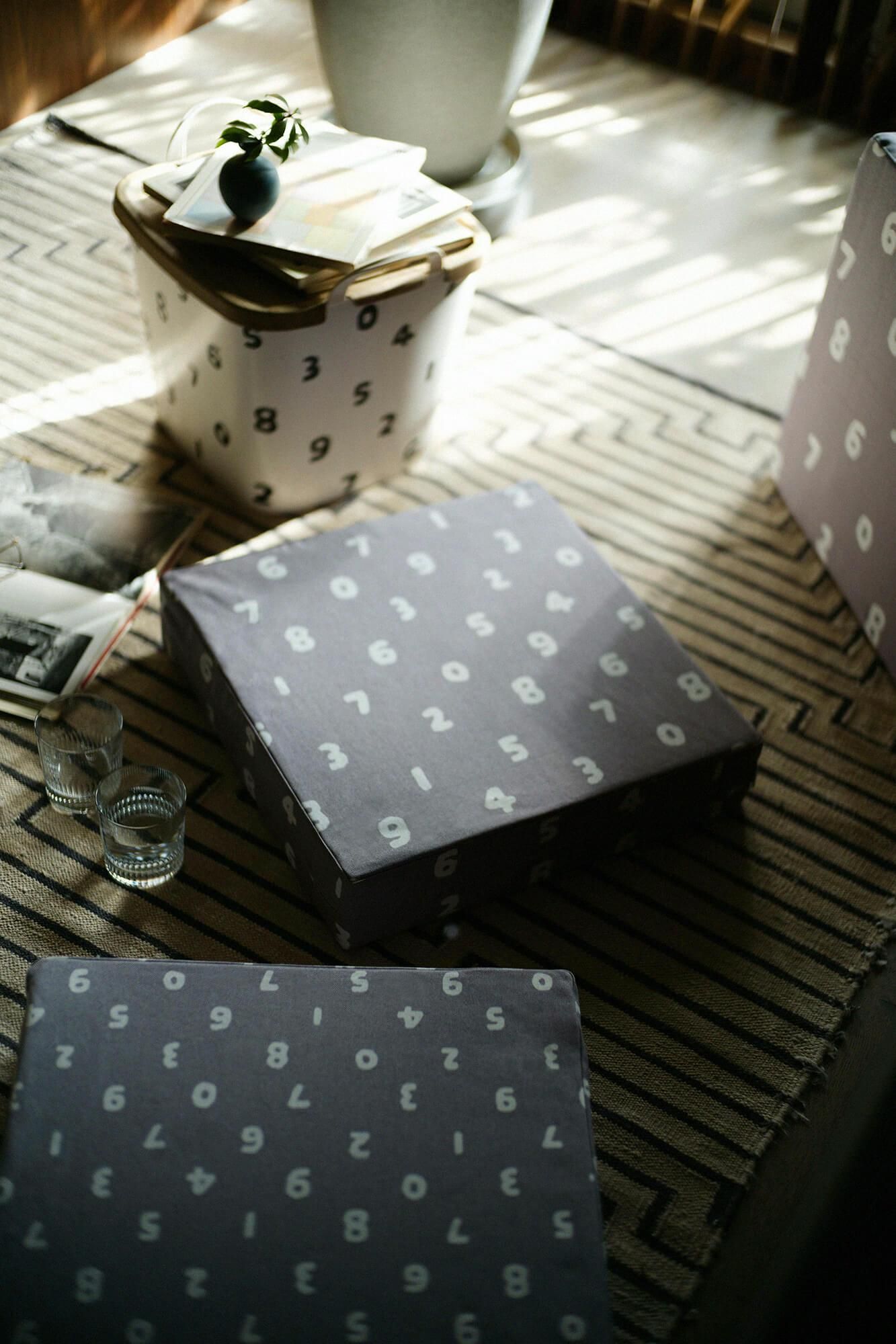 箱座布団/SO-SU-U 中 薄墨色(うすずみいろ)【※お届けに約3週間】