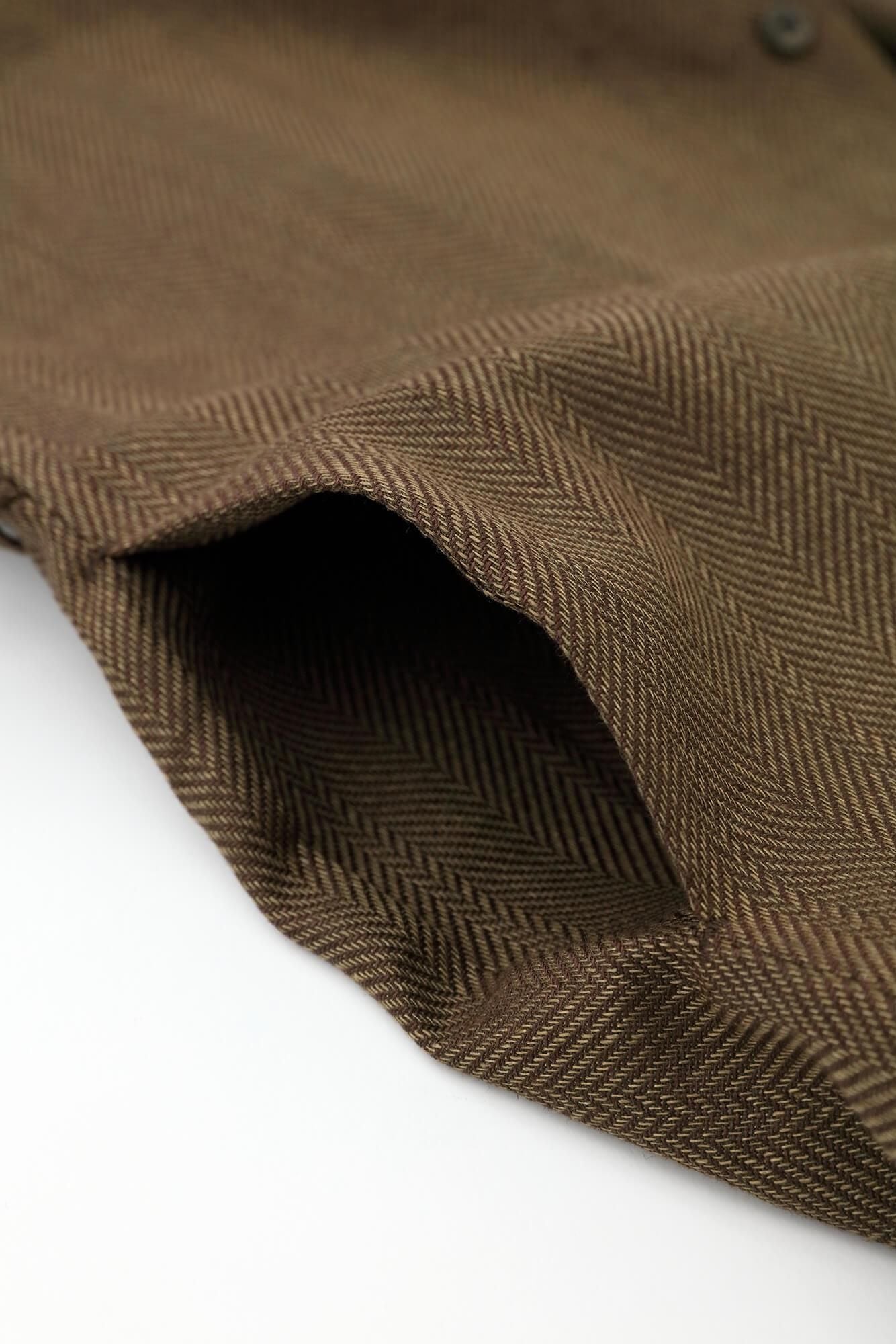 綿麻(めんあさ) 杉綾織(すぎあやおり) 薙刀かり衣(なぎなたかりごろも) 細衿(さざれえり)/沈香色(じんこういろ)