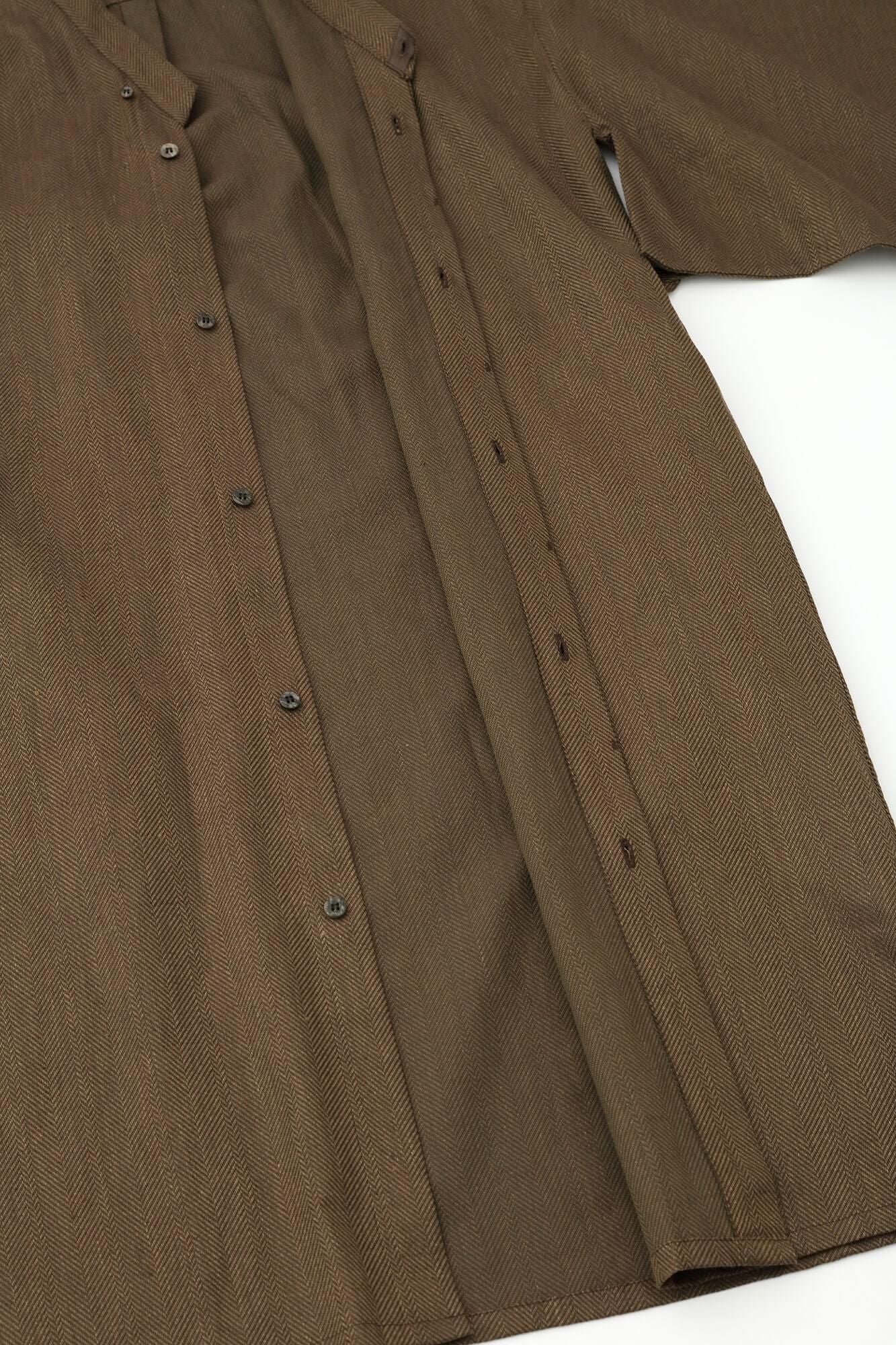 綿麻(めんあさ) 杉綾織(すぎあやおり) 薙刀かり衣(なぎなたかりごろも) 細衿(さざれえり)/沈香色(じんこういろ)