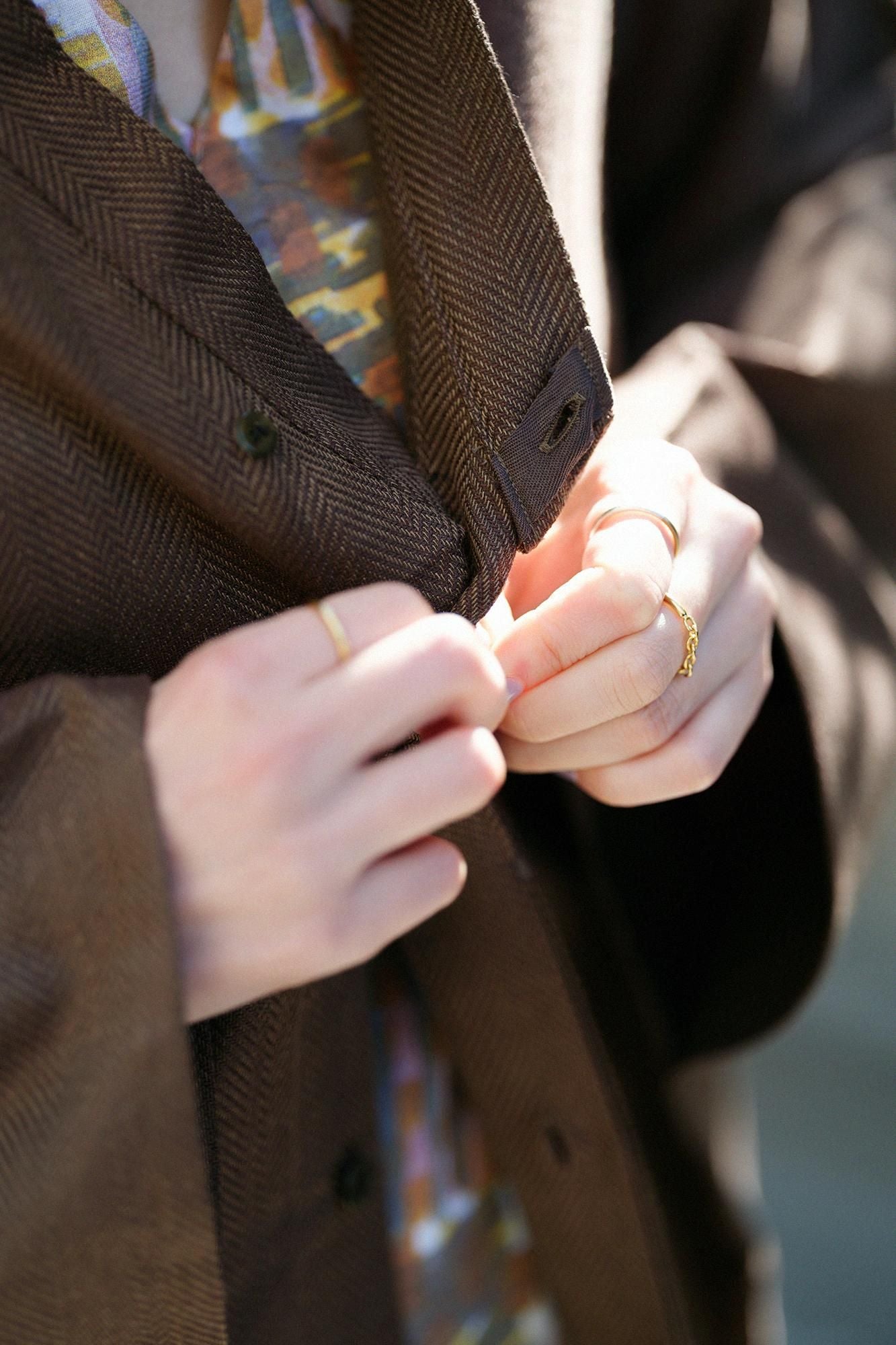 綿麻(めんあさ) 杉綾織(すぎあやおり) 薙刀かり衣(なぎなたかりごろも) 細衿(さざれえり)/沈香色(じんこういろ)