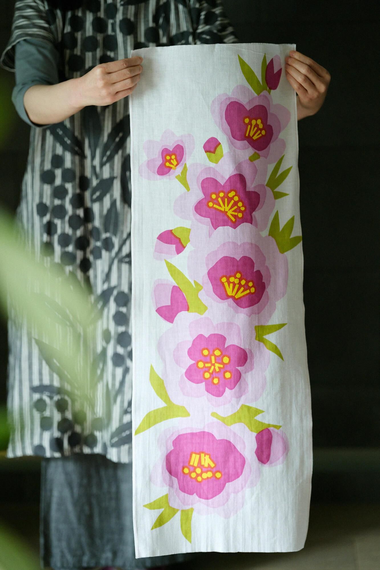 Isemomen Cotton Textile Handkerchief / First Peach Blossoms