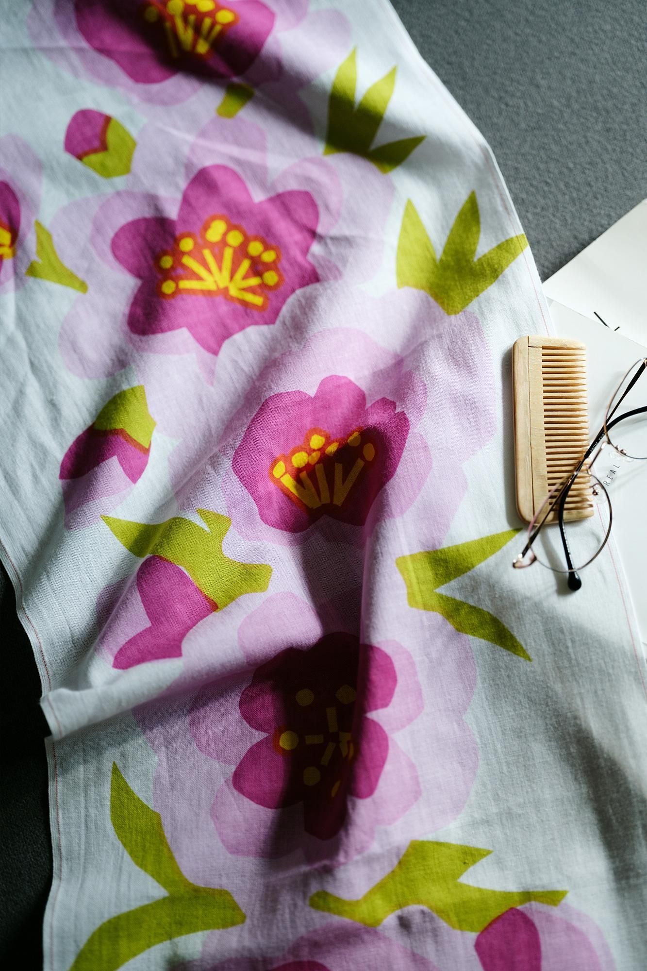 Isemomen Cotton Textile Handkerchief / First Peach Blossoms