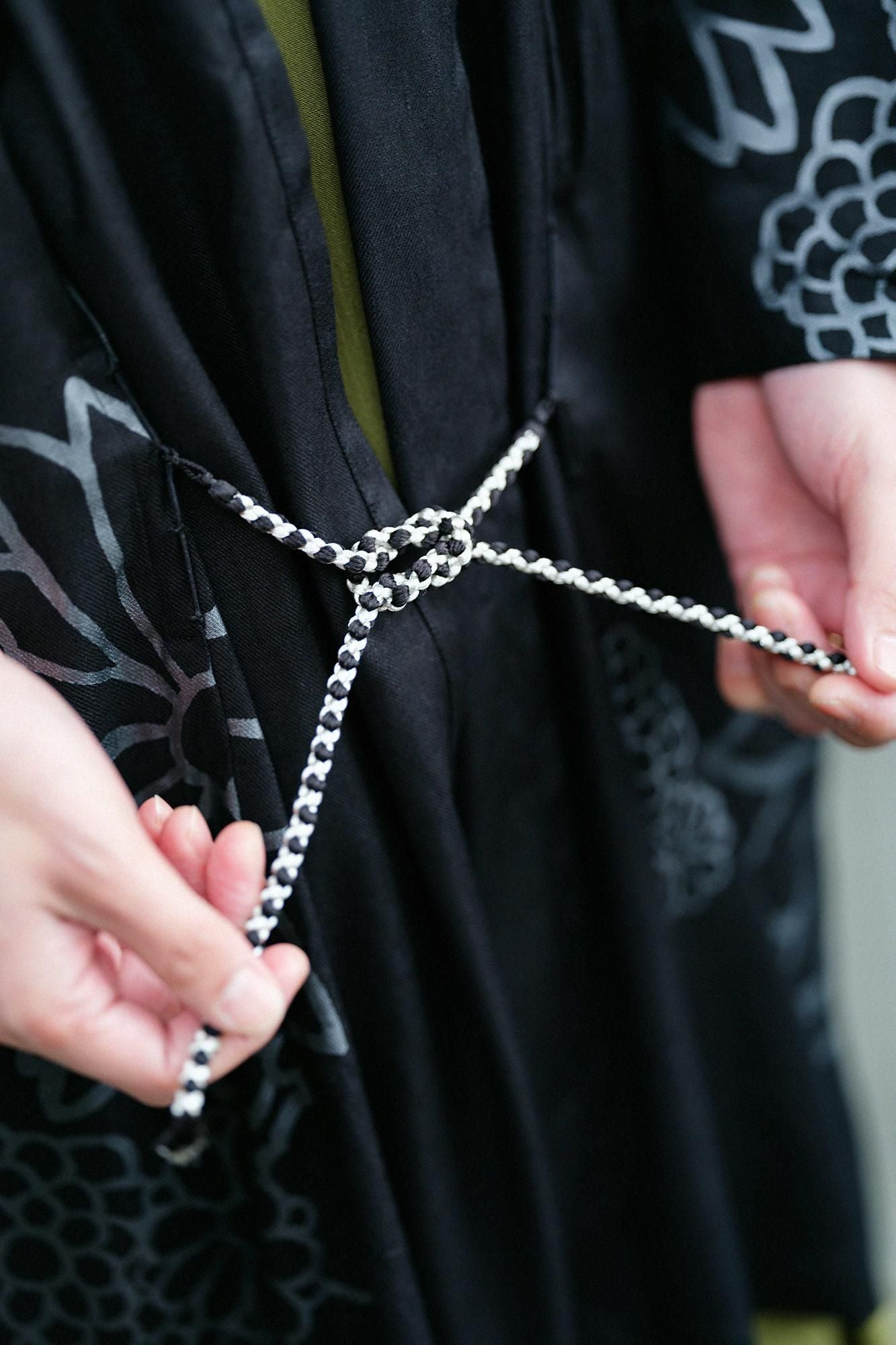 【net limited】Linen Stretch Denim Triangular Sleeve Short Coat Single Layer / Gold Damask Black