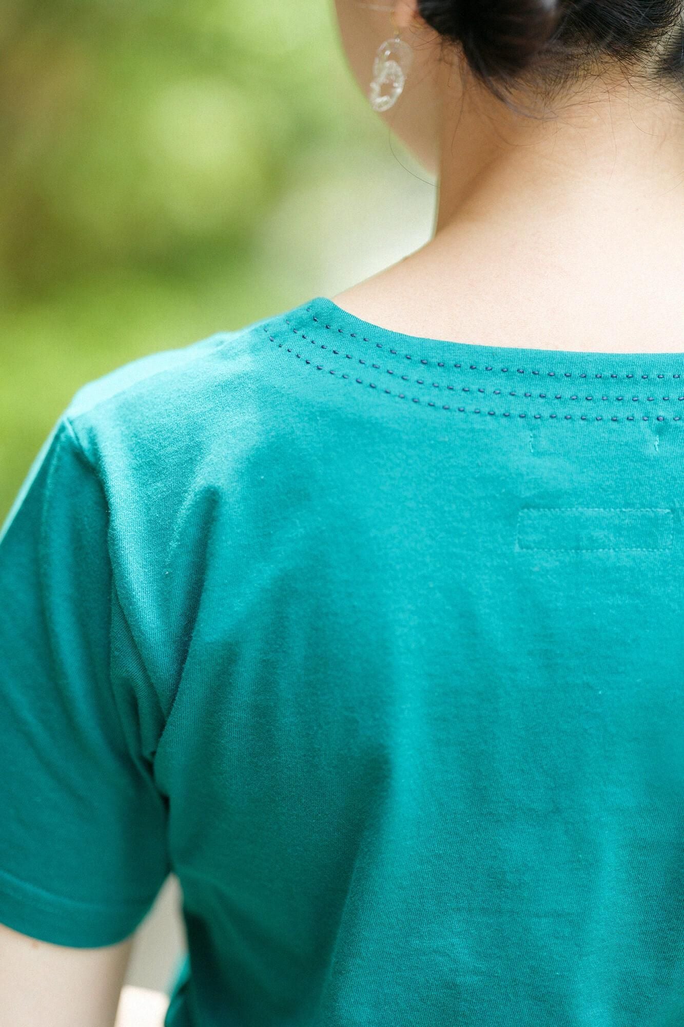 Stitched V-neck Top / Fern Green