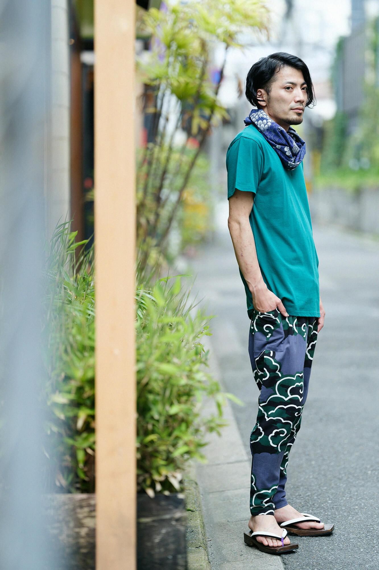 Stitched V-neck Top / Fern Green