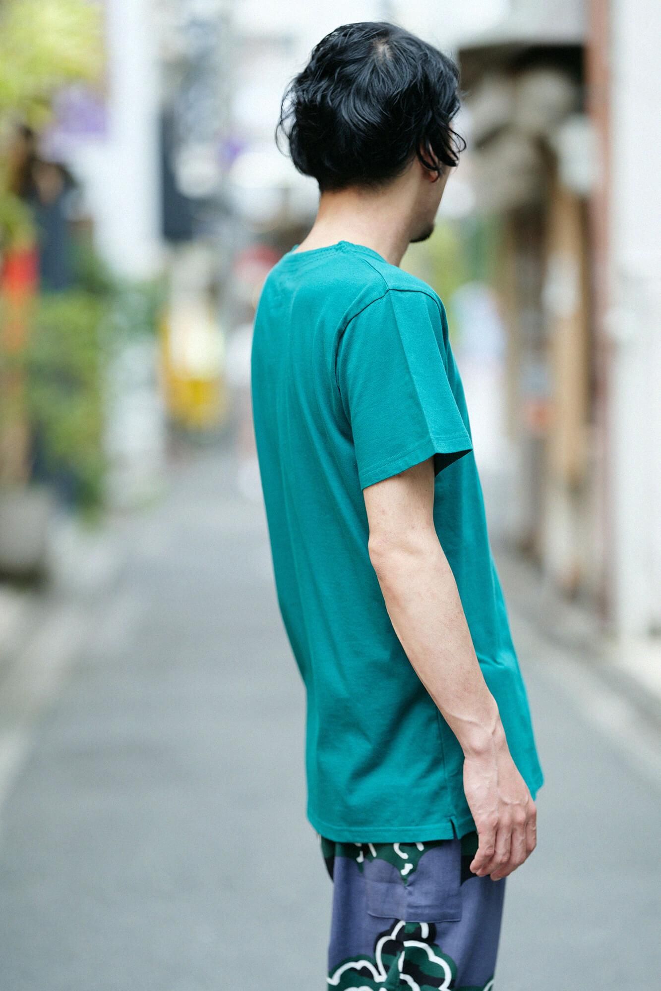 Stitched V-neck Top / Fern Green