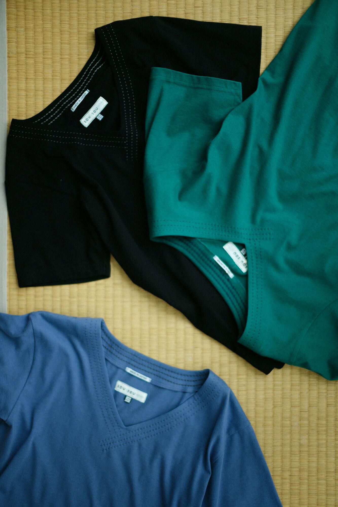 Stitched V-neck Top / Fern Green