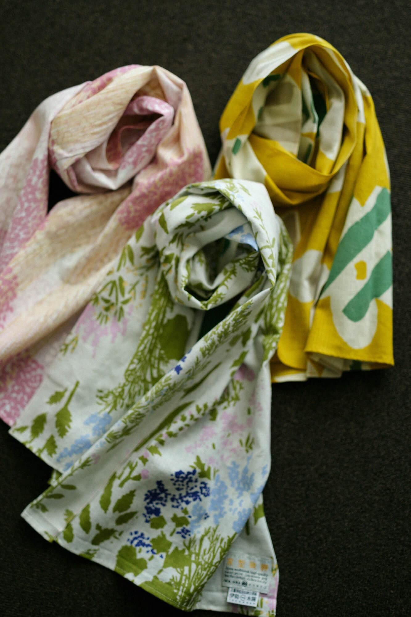 Isemomen Cotton Short Scarf / Burst Dark Gardenia
