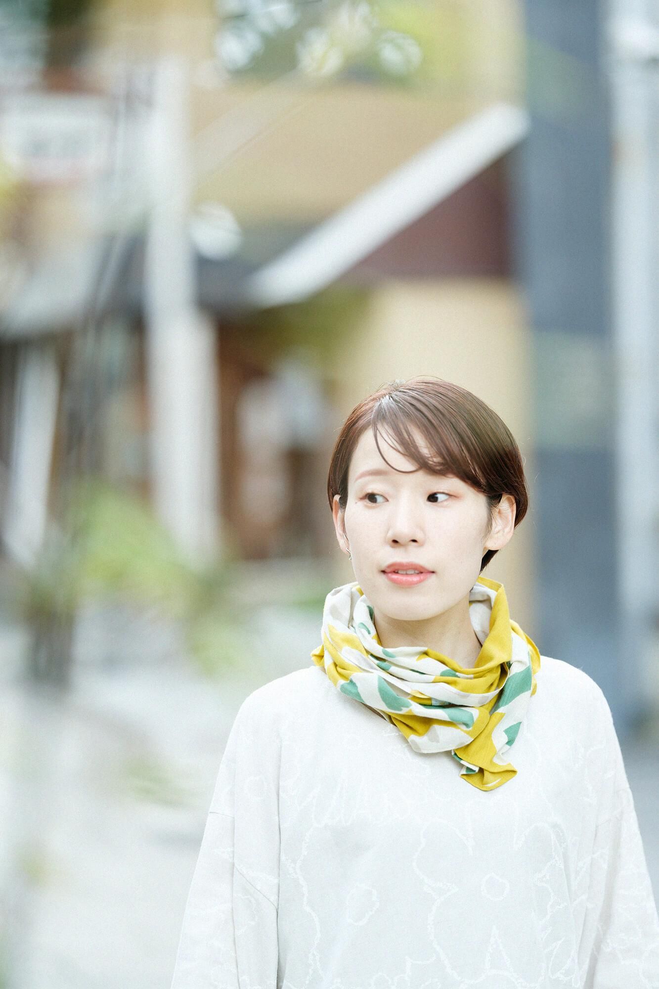 Isemomen Cotton Short Scarf / Burst Dark Gardenia