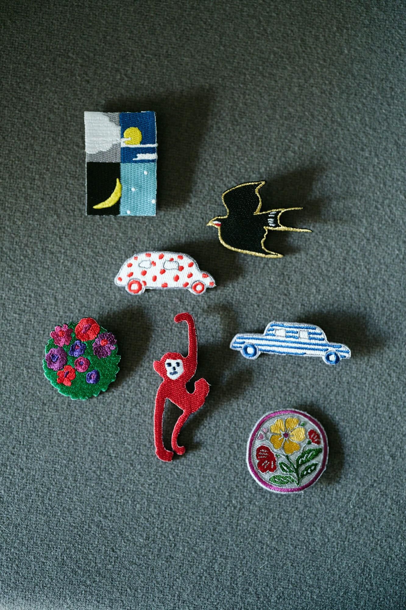 刺繍飾り(ししゅうかざり)/じどうしゃ あか