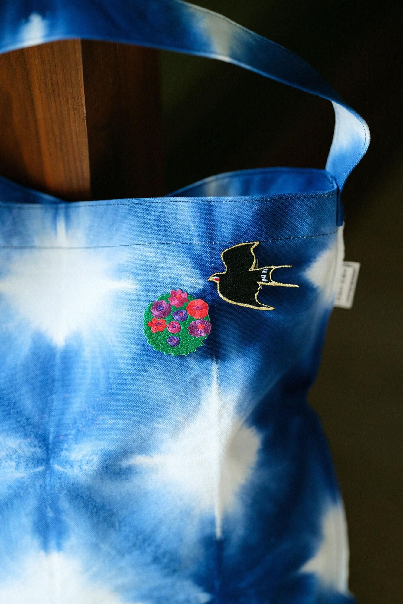 刺繍飾り(ししゅうかざり)/玄鳥至(つばめきたる)