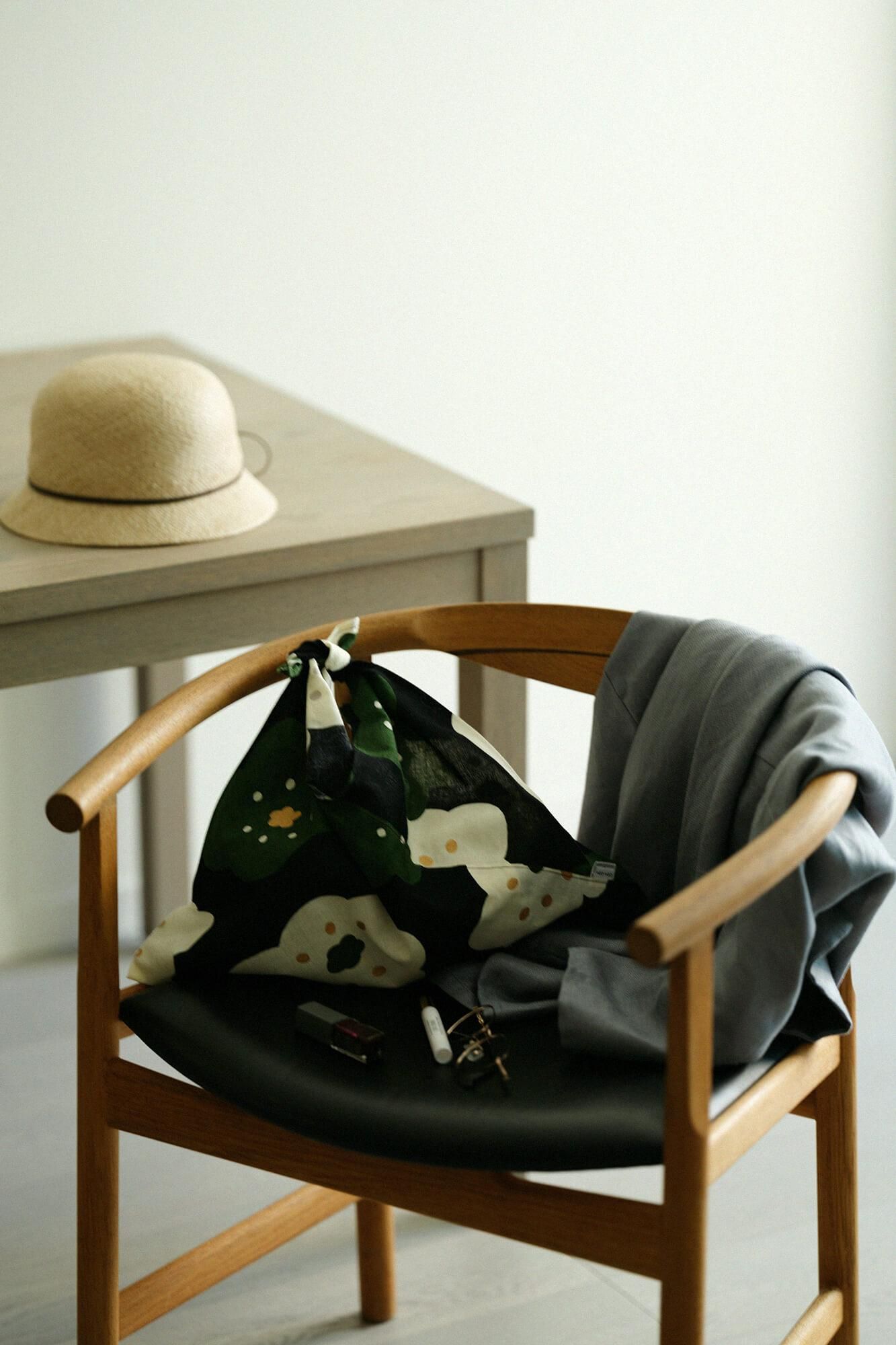 伊勢木綿 小巾折/ほほえみ 濡羽色(ぬればいろ)