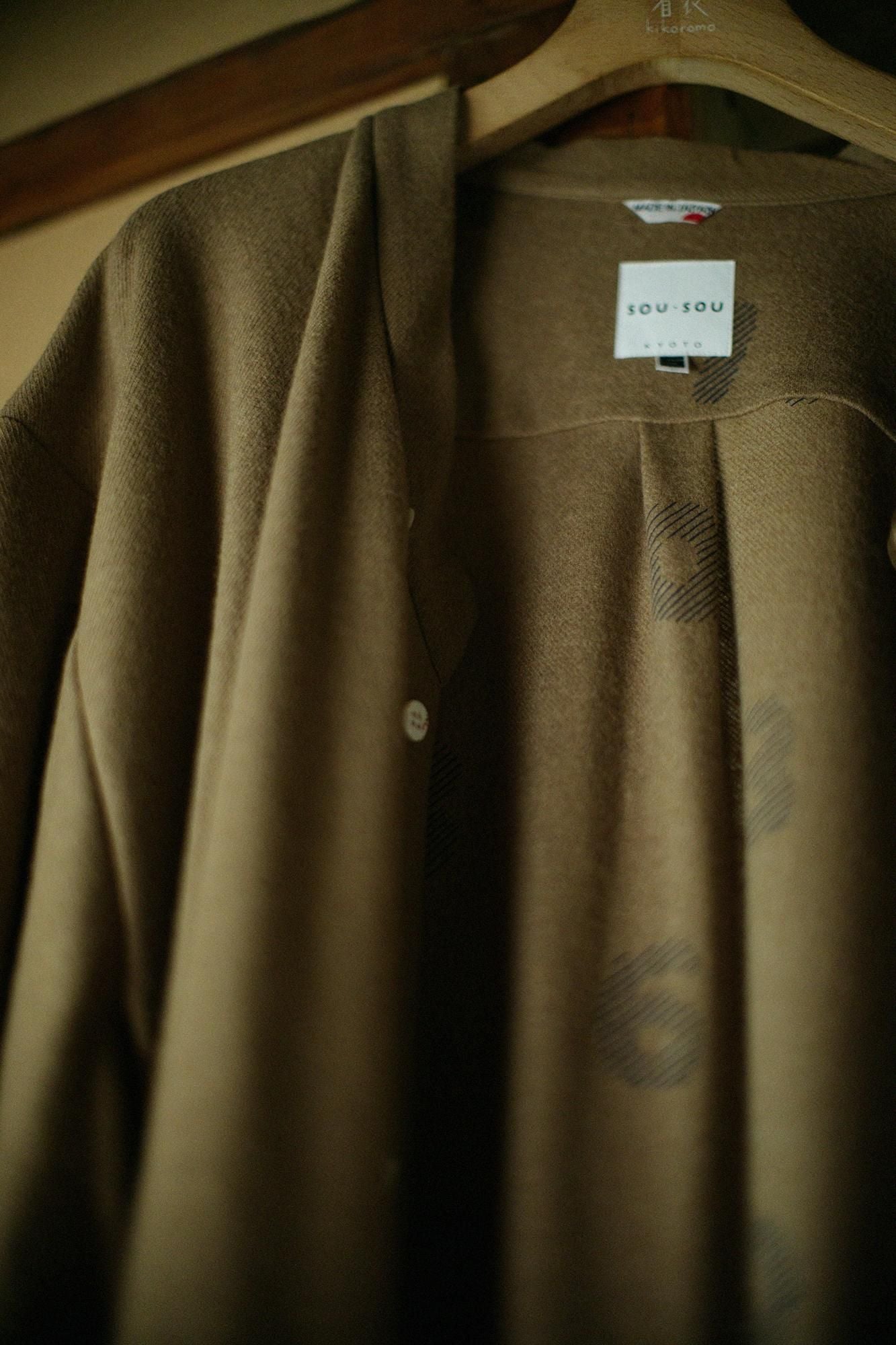 【net限定】カージー編 薙刀かり衣(なぎなたかりごろも) 細衿(さざれえり) 裏勝り(うらまさり)/狐色(きつねいろ)×SO-SU-U綾(あや)