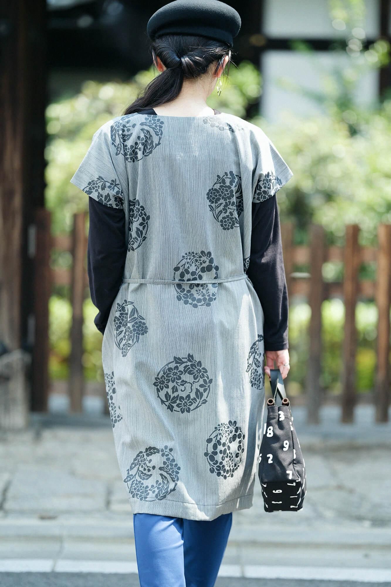 Flyer mit rechteckigem Kammgarn-Roben-/Hanamaru-Muster