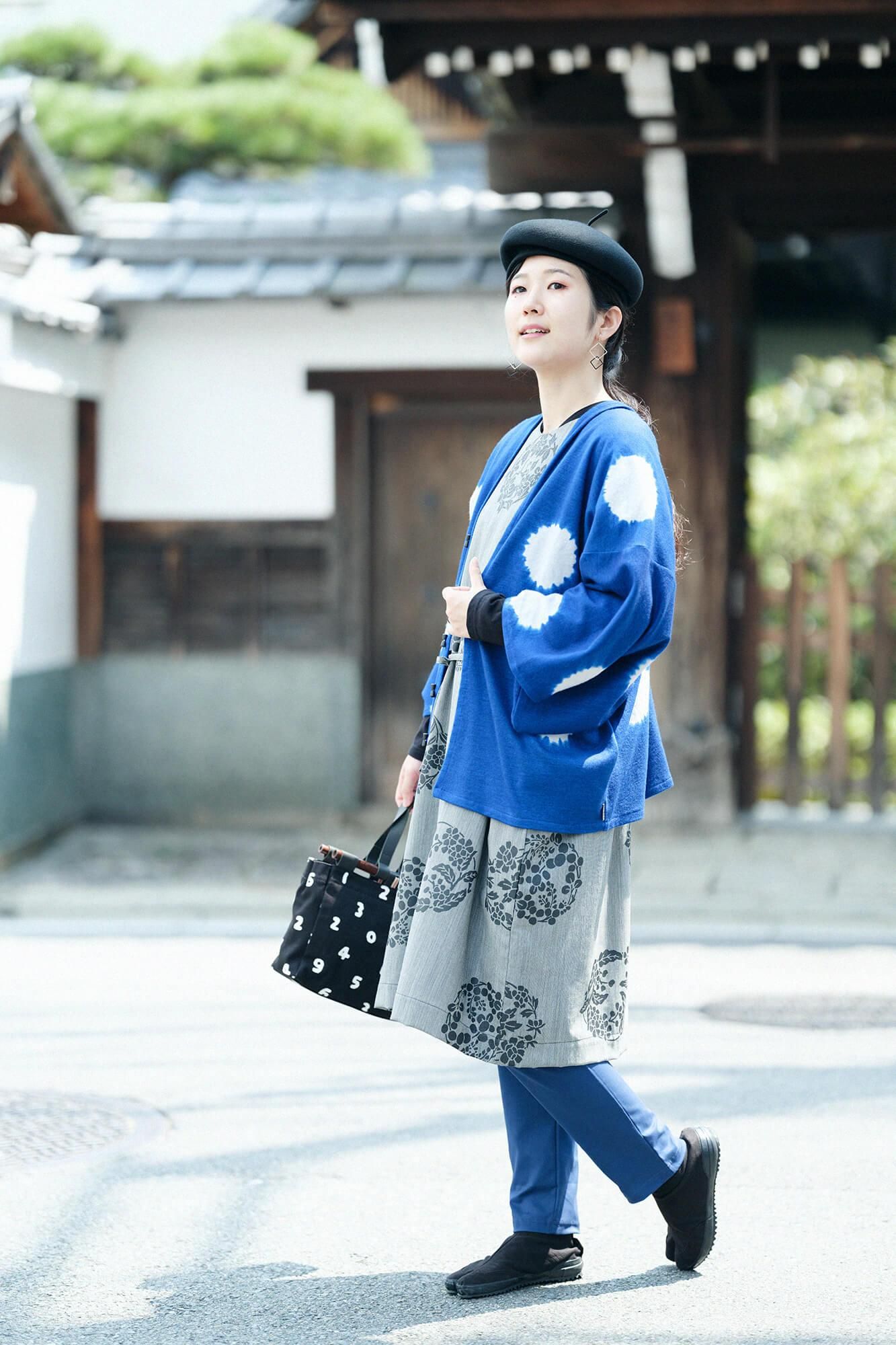 Flyer mit rechteckigem Kammgarn-Roben-/Hanamaru-Muster