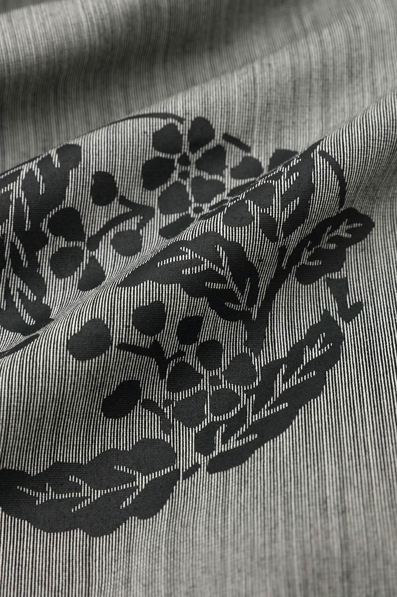 Flyer mit rechteckigem Kammgarn-Roben-/Hanamaru-Muster