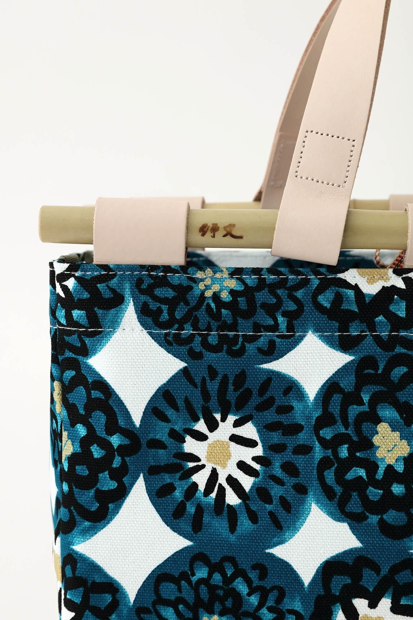 미치유키코바코 크기가 큰/겨울국화