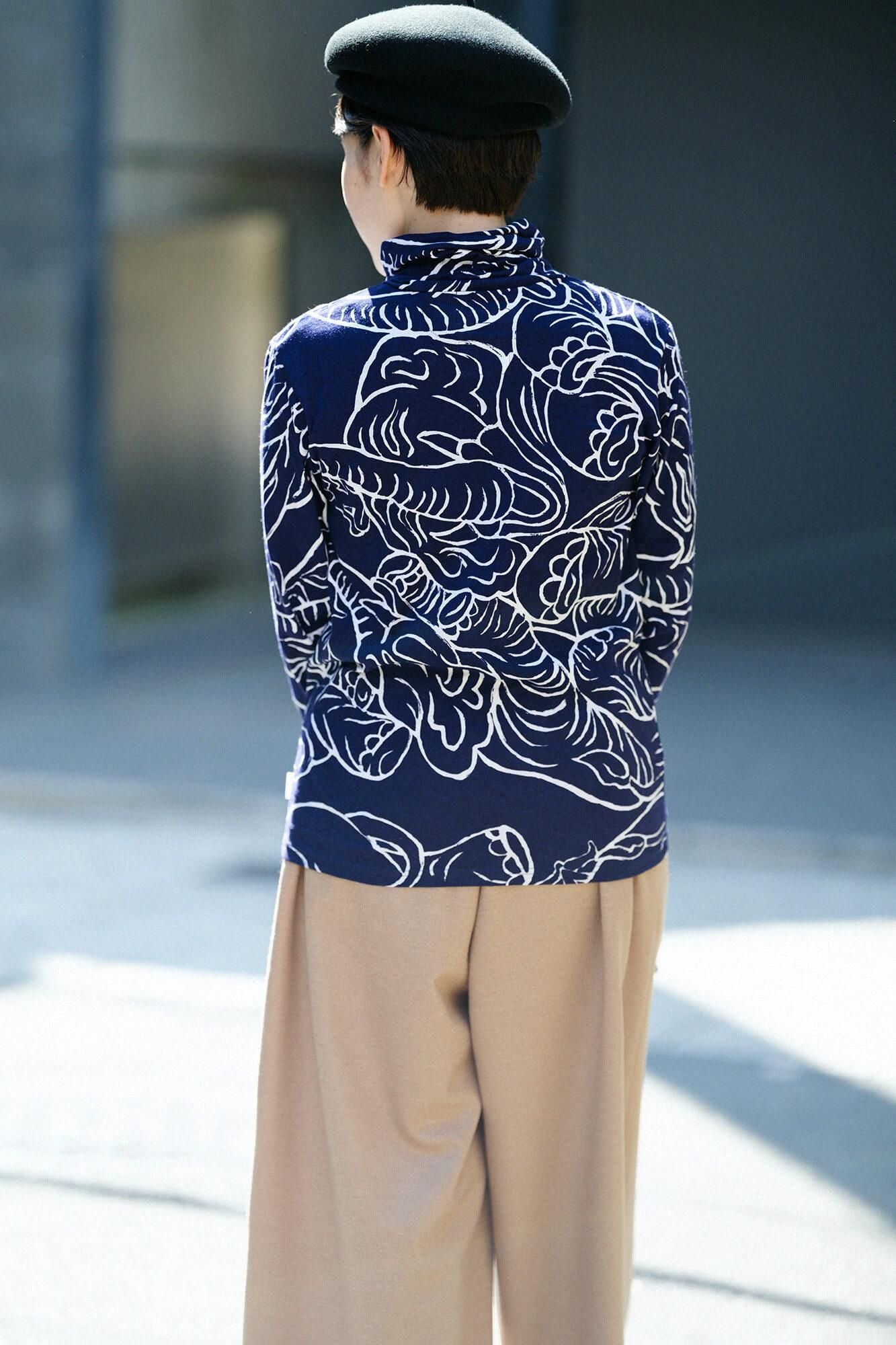 高領上衣/flying elephants