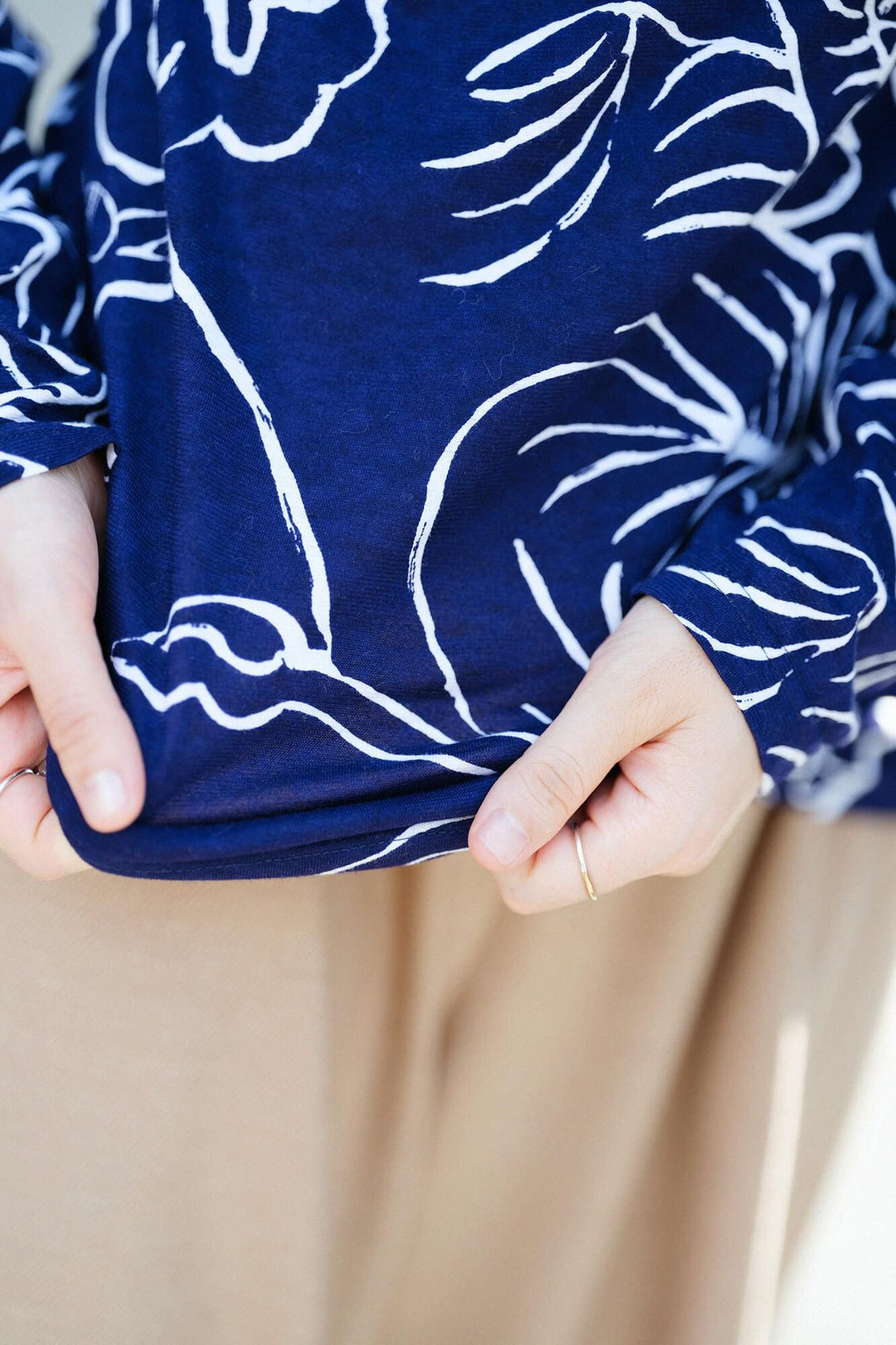 高領上衣/flying elephants