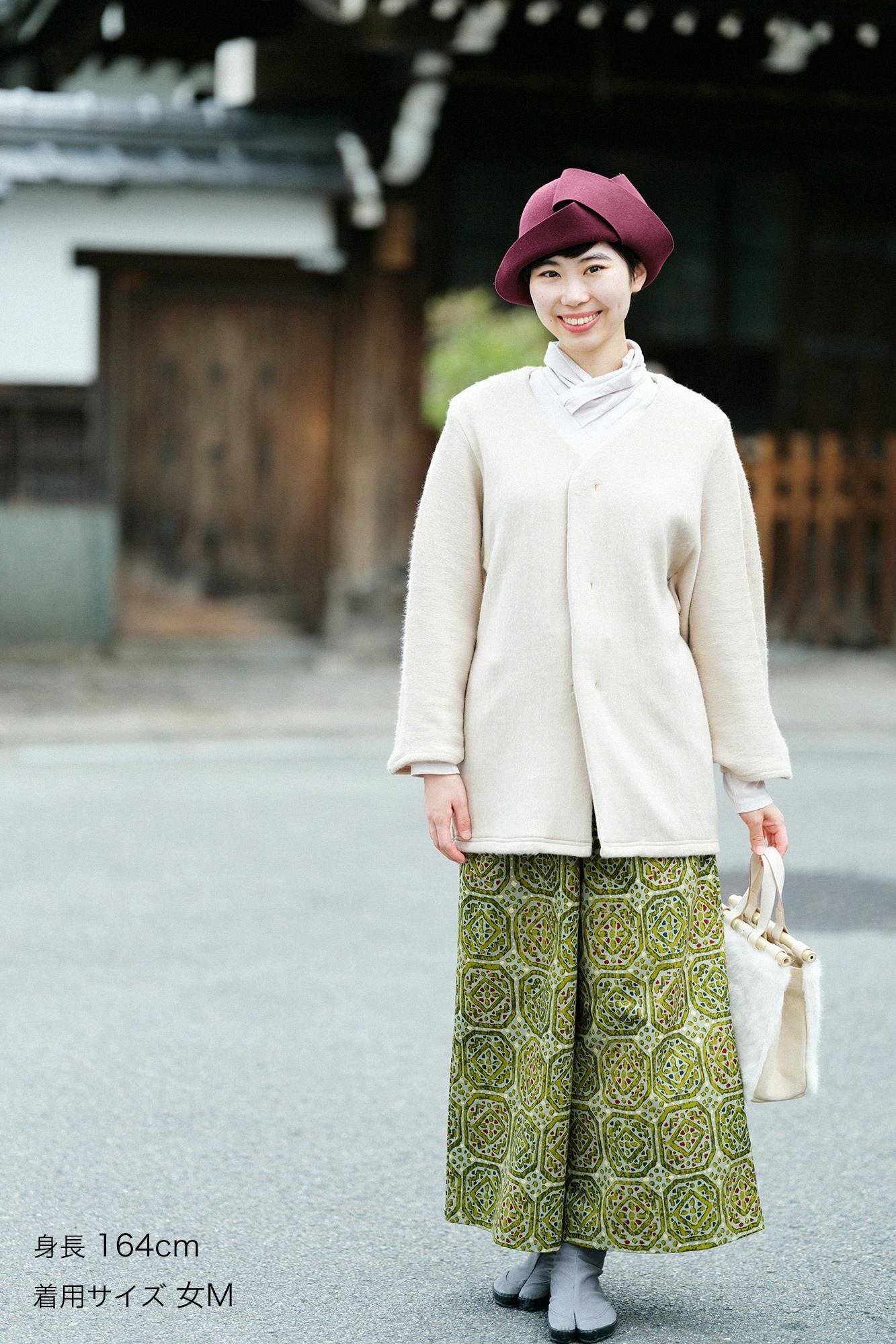 【net限定】舶来接結阿弥(はくらいせっけつあみ) ファー 薙刀伯爵羽織(なぎなたはくしゃくばおり)/白橡(しろつるばみ)