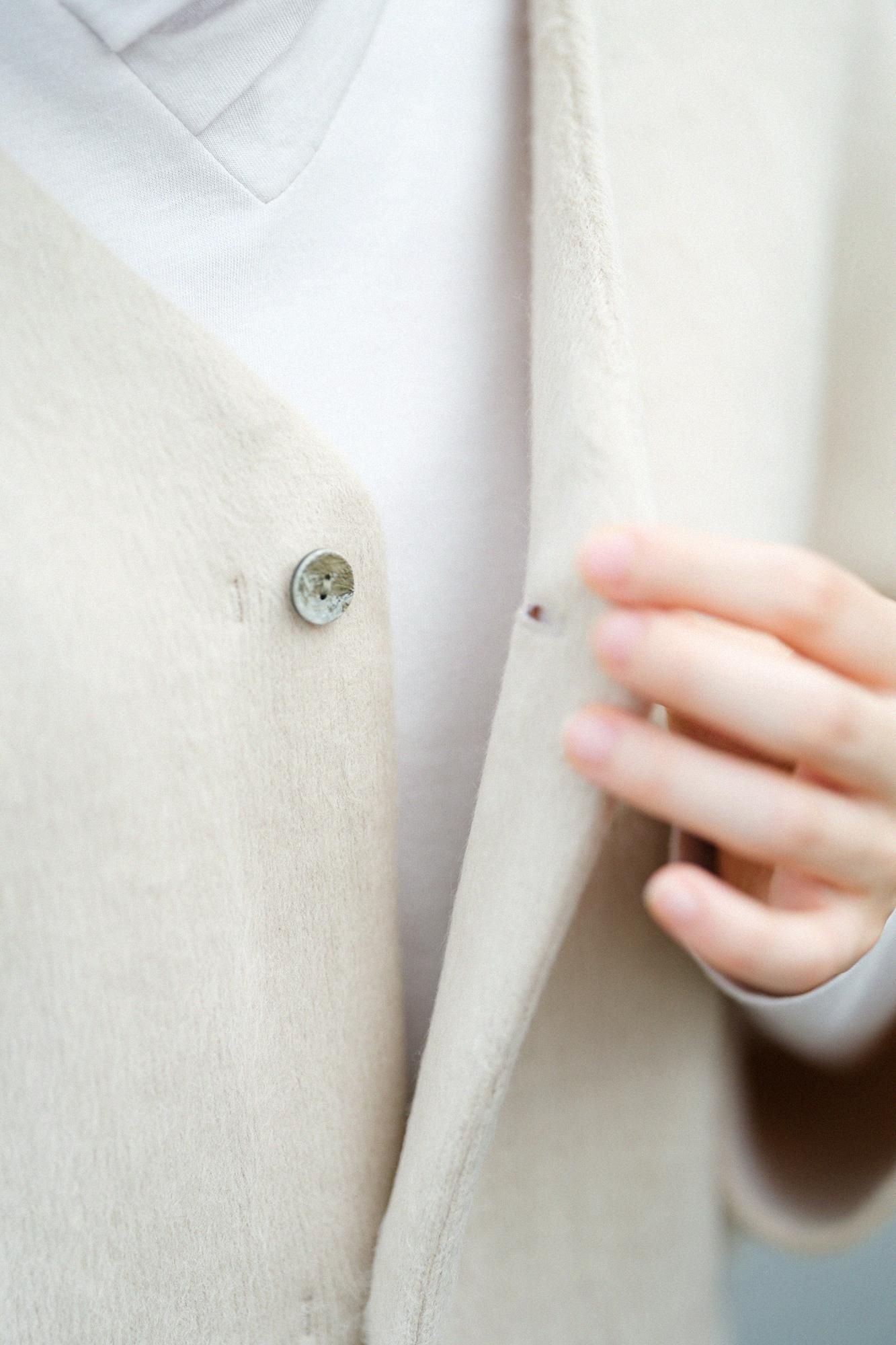 【net限定】舶来接結阿弥(はくらいせっけつあみ) ファー 薙刀伯爵羽織(なぎなたはくしゃくばおり)/白橡(しろつるばみ)