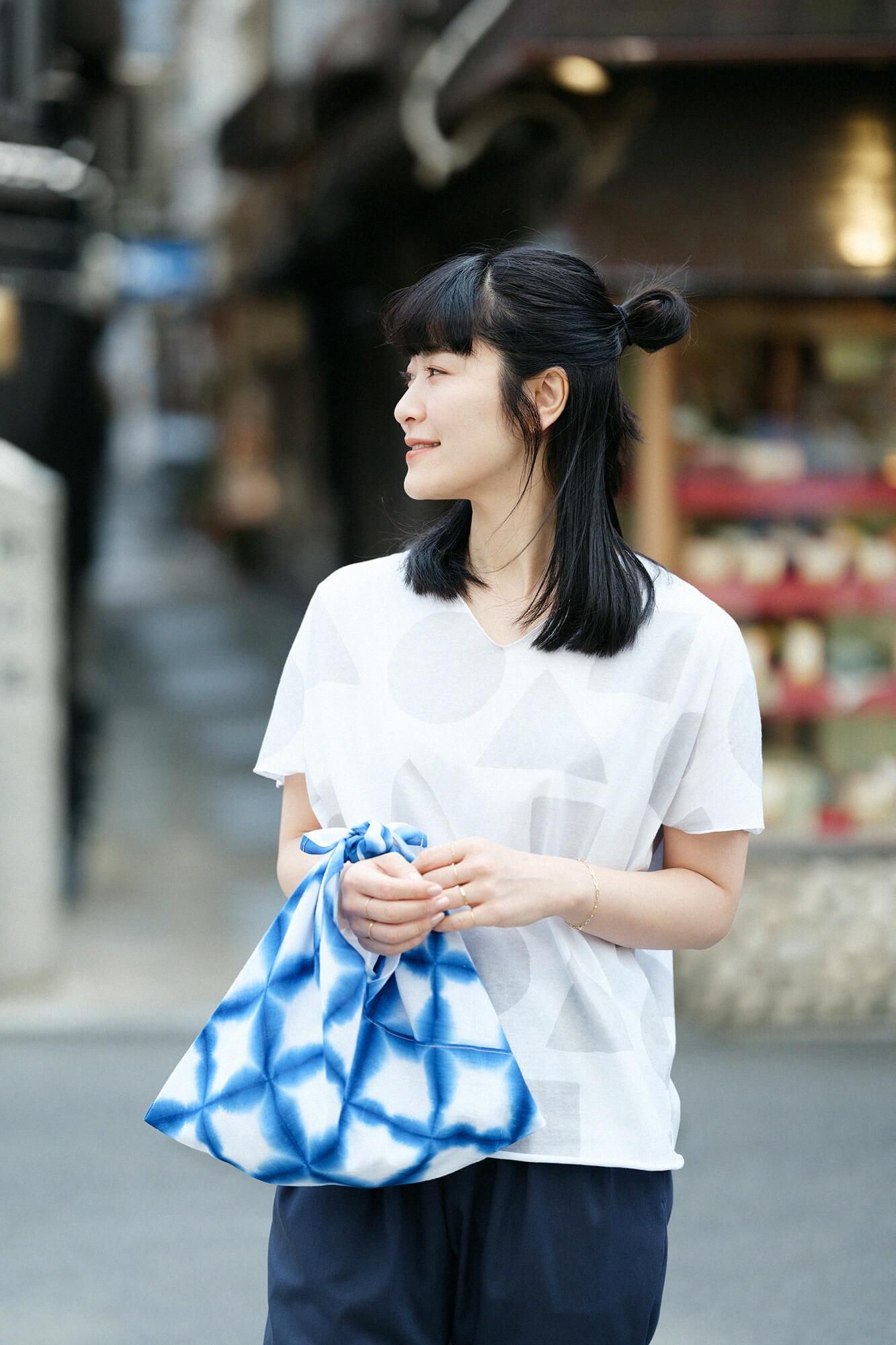 Arimatsu Nariumi Tie-dye Kohabaori Eco Bag / Harisho Snow Flakes1