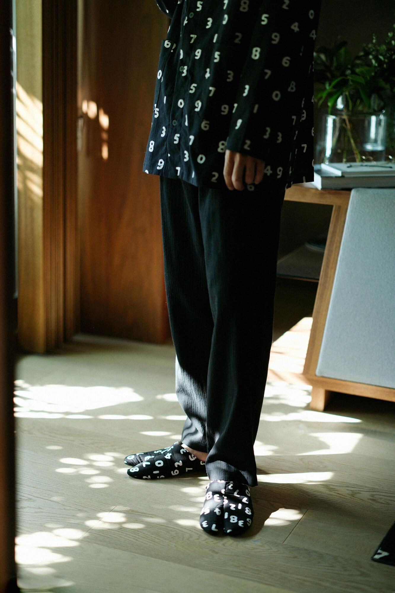 薄形的拖鞋塔布袜/so-su-u kon