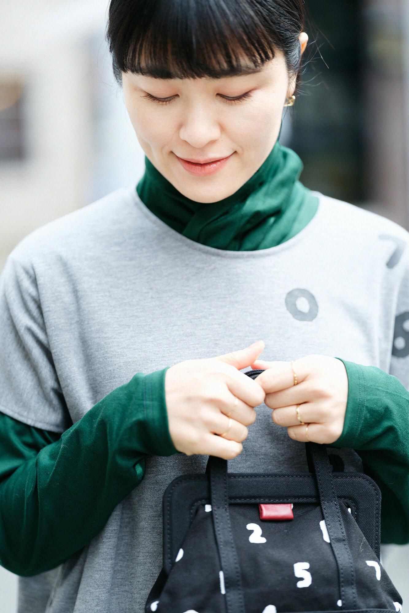 ウール混 両面編(りょうめんあみ) 長方形衣(ちょうほうけい) 肩線(かたせん)/SO-SU-Uと余白(よはく) 杢墨(もくずみ)