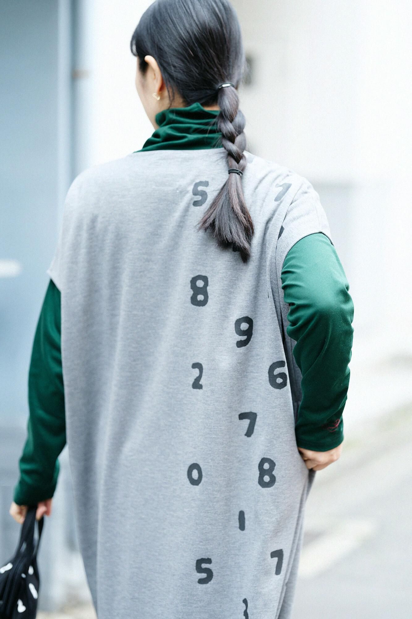 ウール混 両面編(りょうめんあみ) 長方形衣(ちょうほうけい) 肩線(かたせん)/SO-SU-Uと余白(よはく) 杢墨(もくずみ)