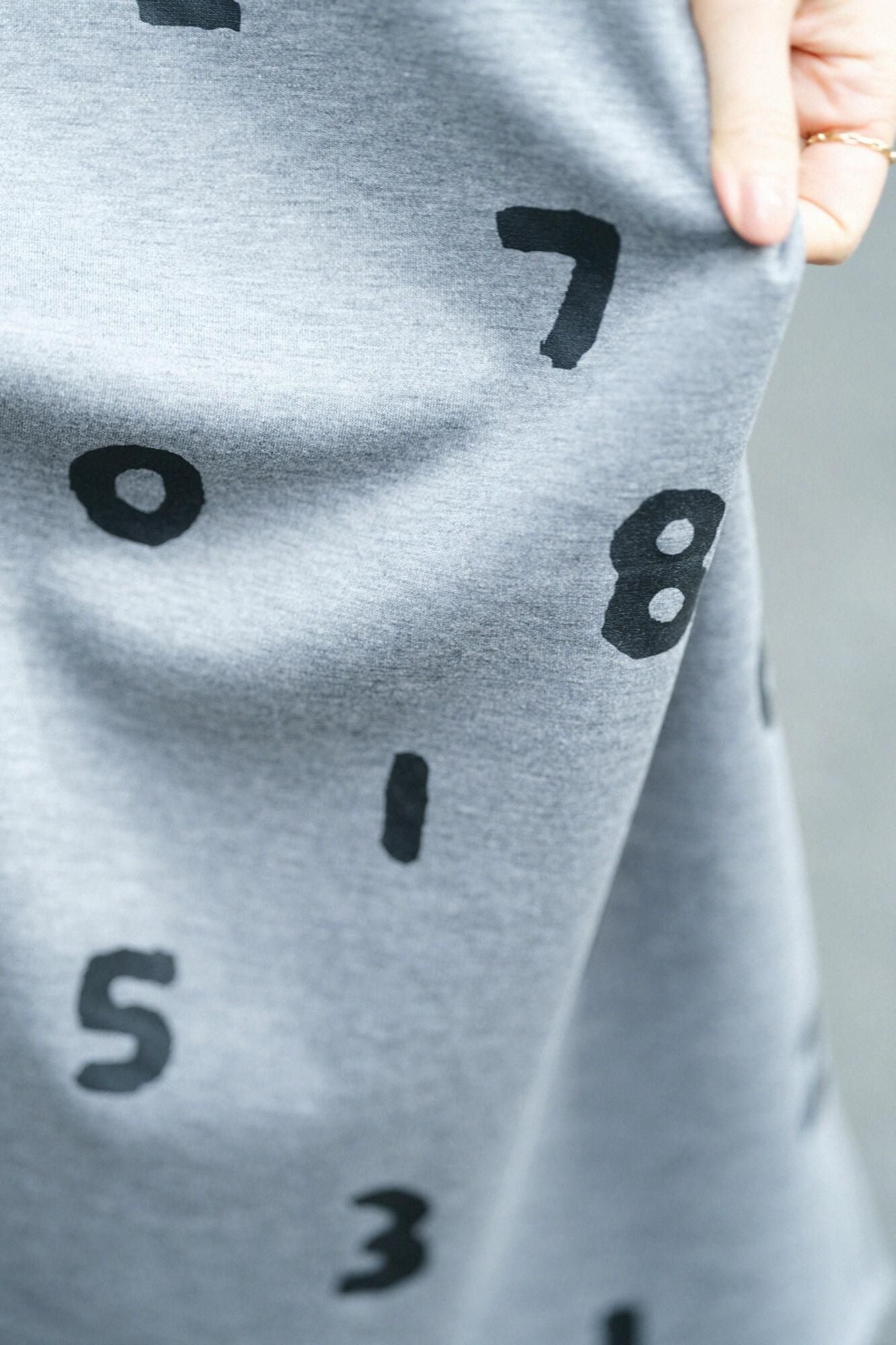 ウール混 両面編(りょうめんあみ) 長方形衣(ちょうほうけい) 肩線(かたせん)/SO-SU-Uと余白(よはく) 杢墨(もくずみ)