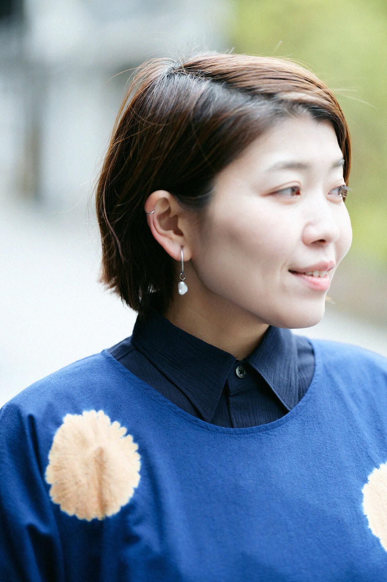 近清紮染 棉毛斜紋織 圓弧袖長方形洋裝/大圓點 寶藍色×黃丹色