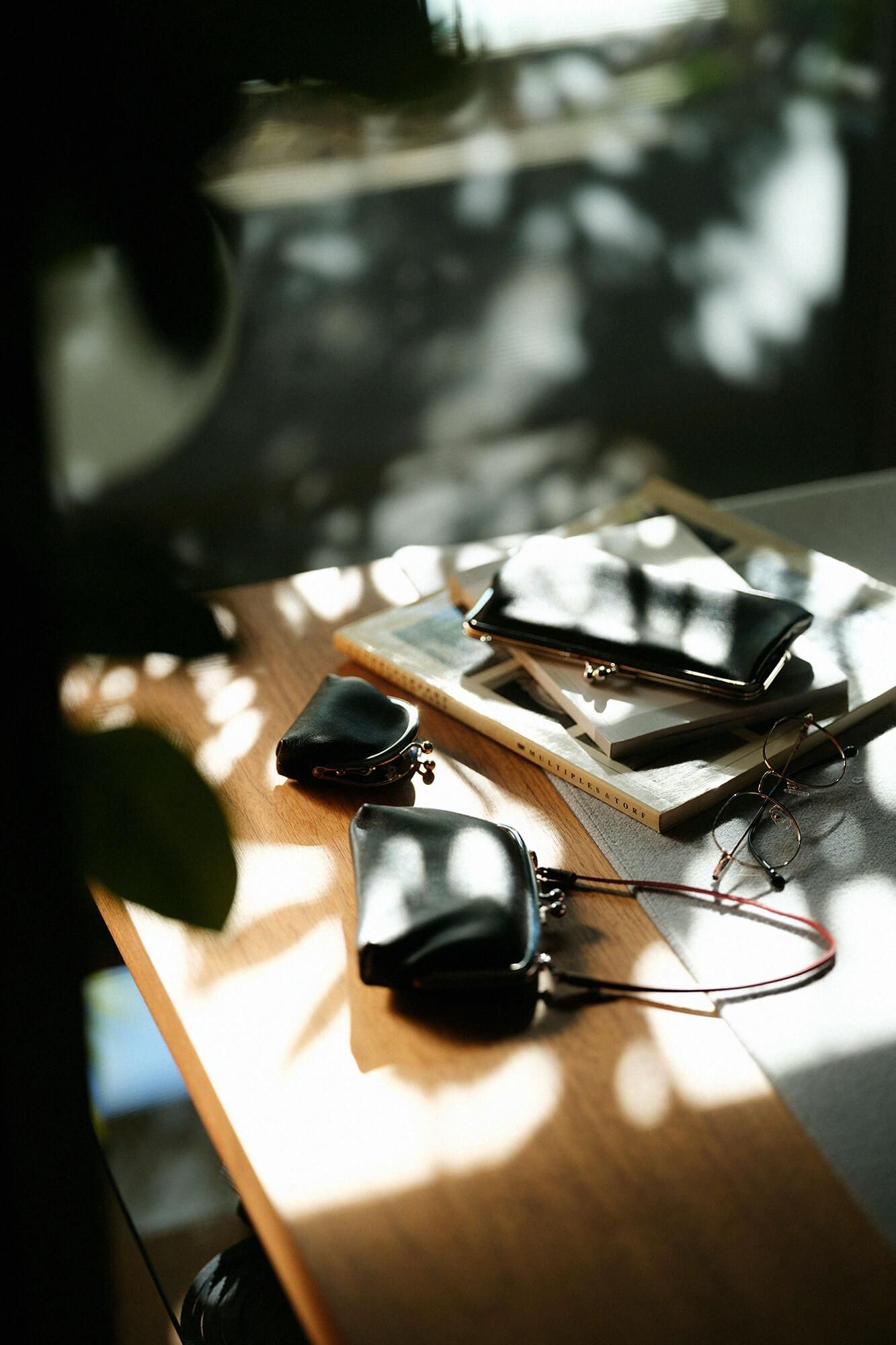 皮革口金包(橫長)/黑色×迷你SO-SU-U十數