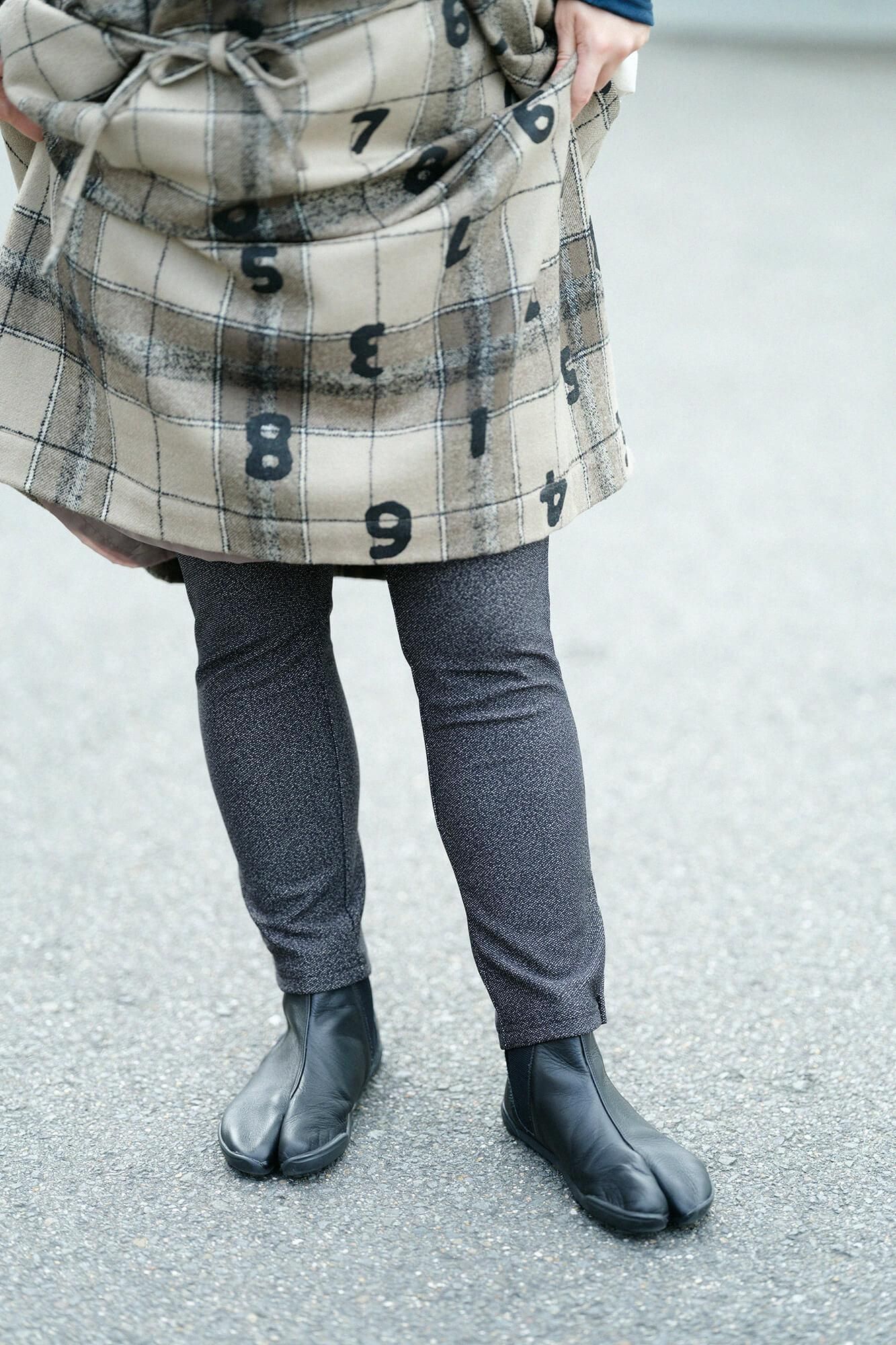 【官網限定】Heat Performa(R) 窄版細腿褲/黑藍色