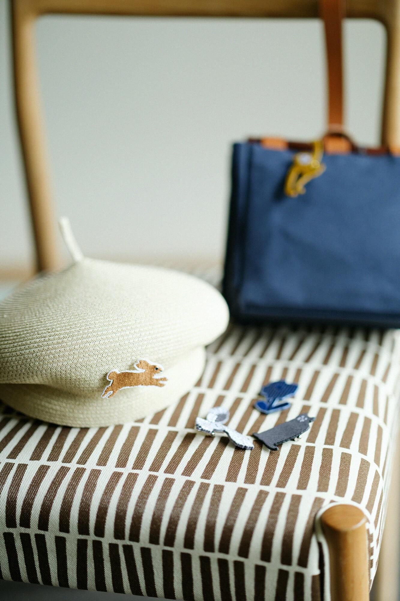 刺繍飾り(ししゅうかざり)/ふくろう 銀鼠(ぎんねず)