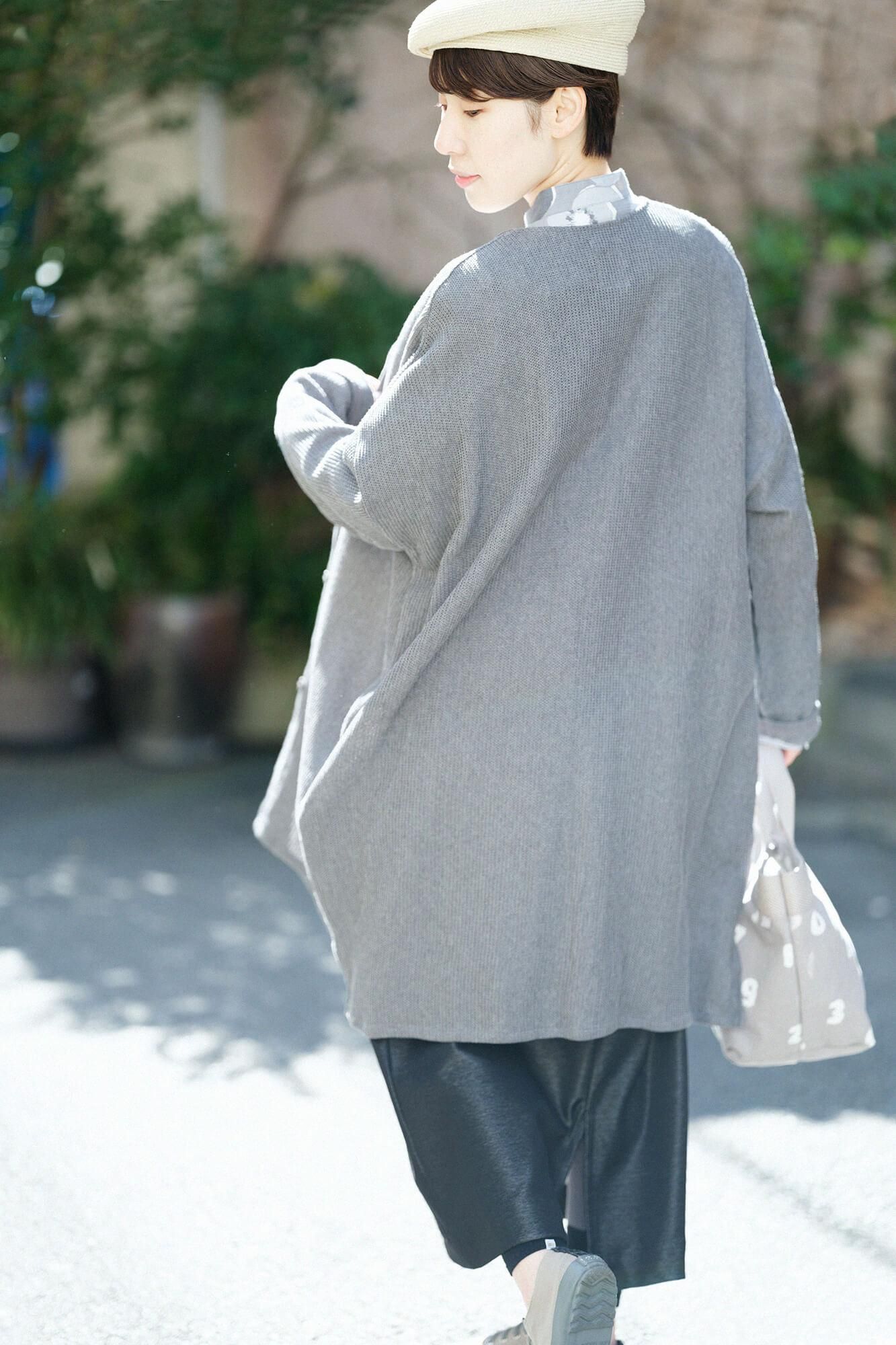 拉舍爾經編V領 輕型外套/薄灰色