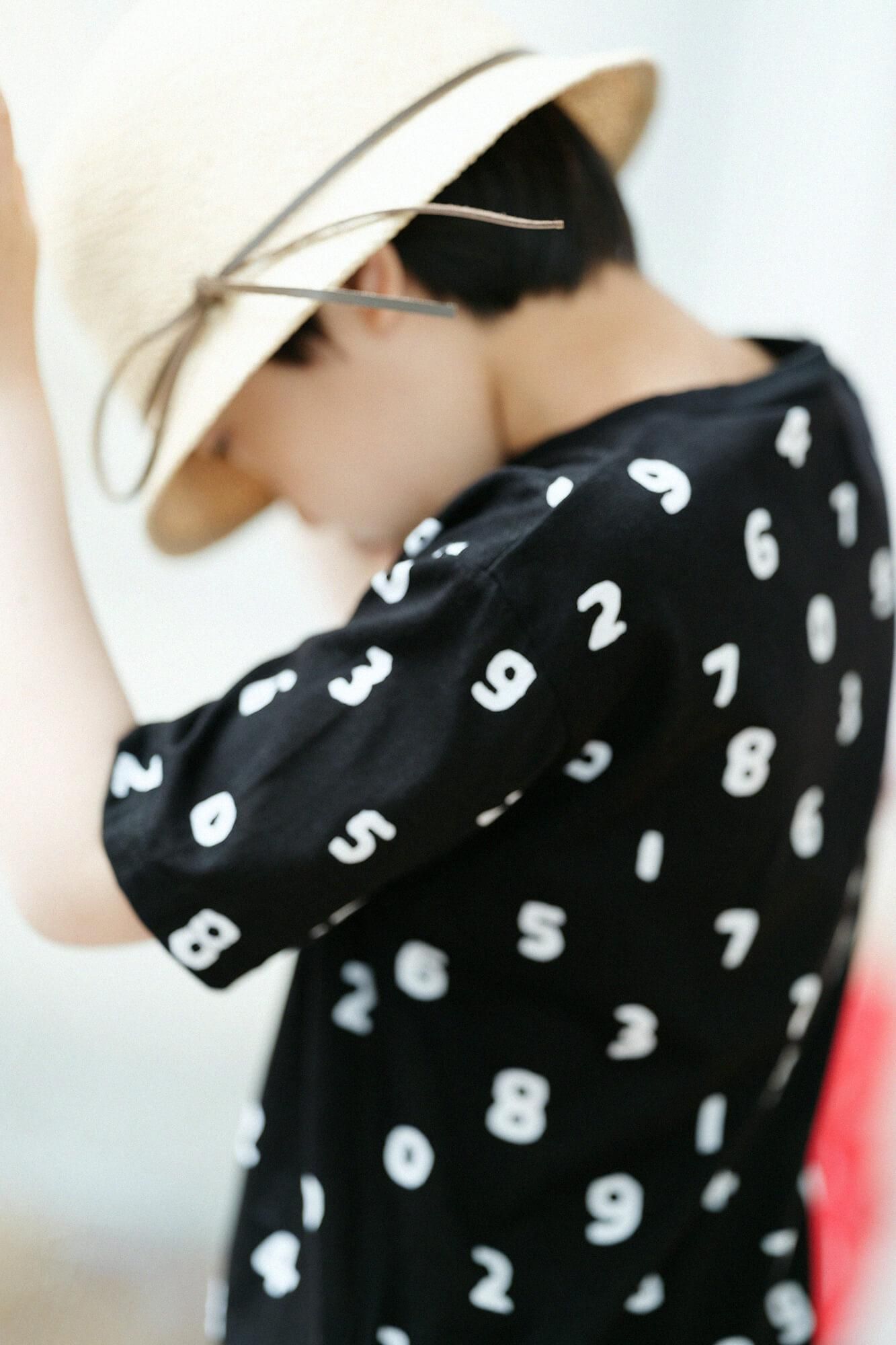 ●短袖T-shirt/SO-SU-U 十數 黑色