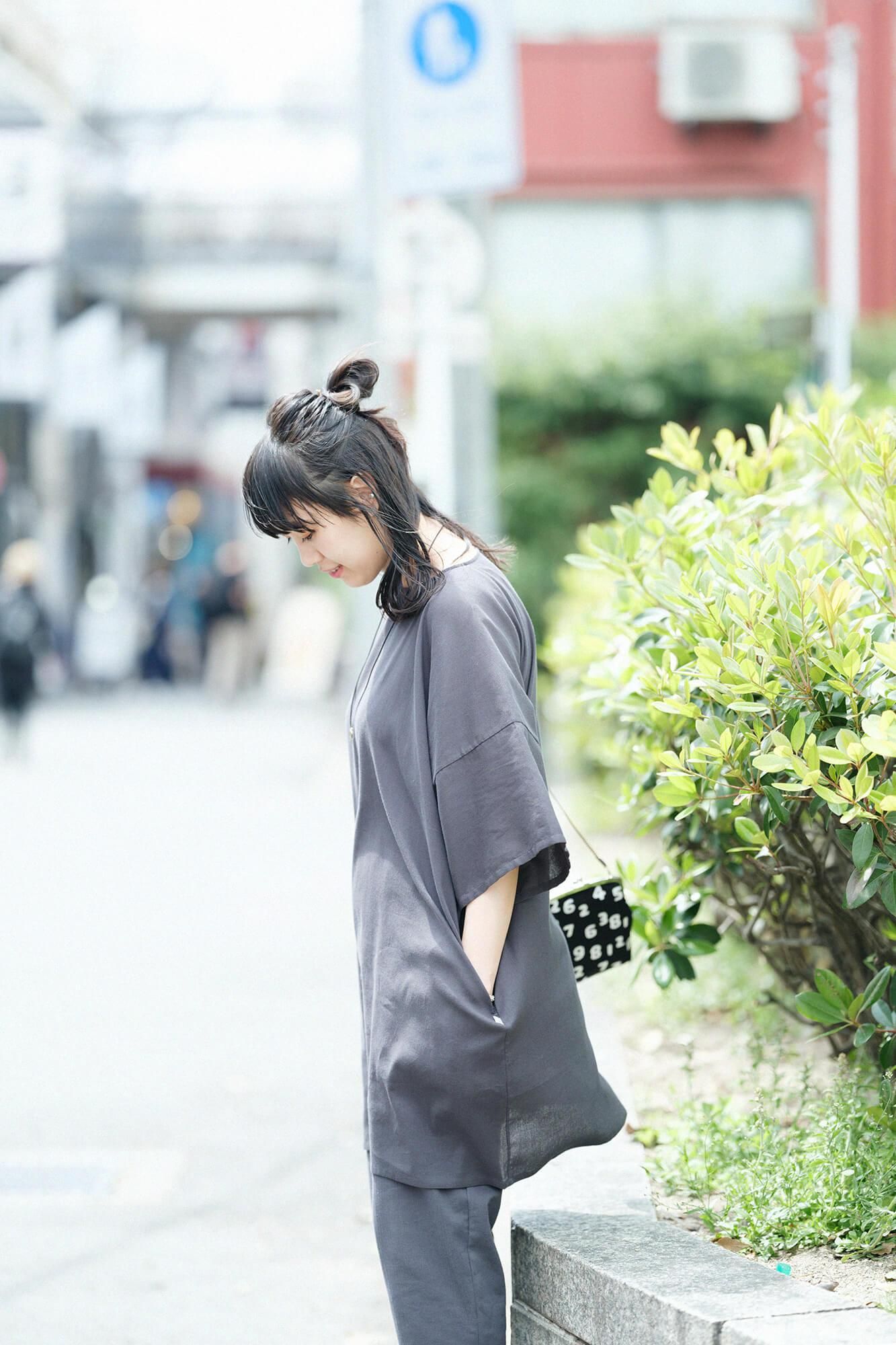 Chizimi Cotton 40/40 Wide Sleeve Boat Neck Tunic / Dark Lead Color