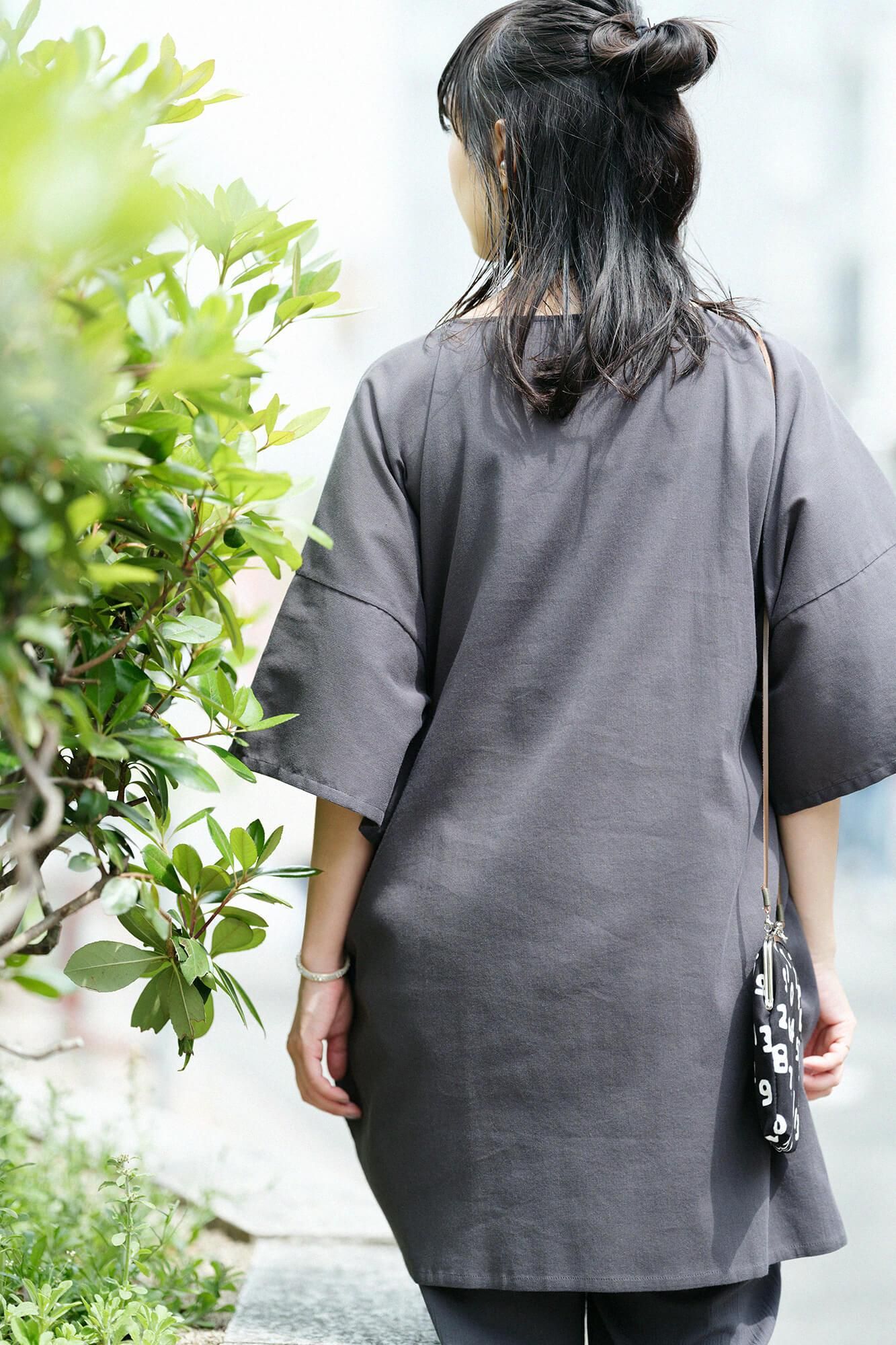 Chizimi Cotton 40/40 Wide Sleeve Boat Neck Tunic / Dark Lead Color