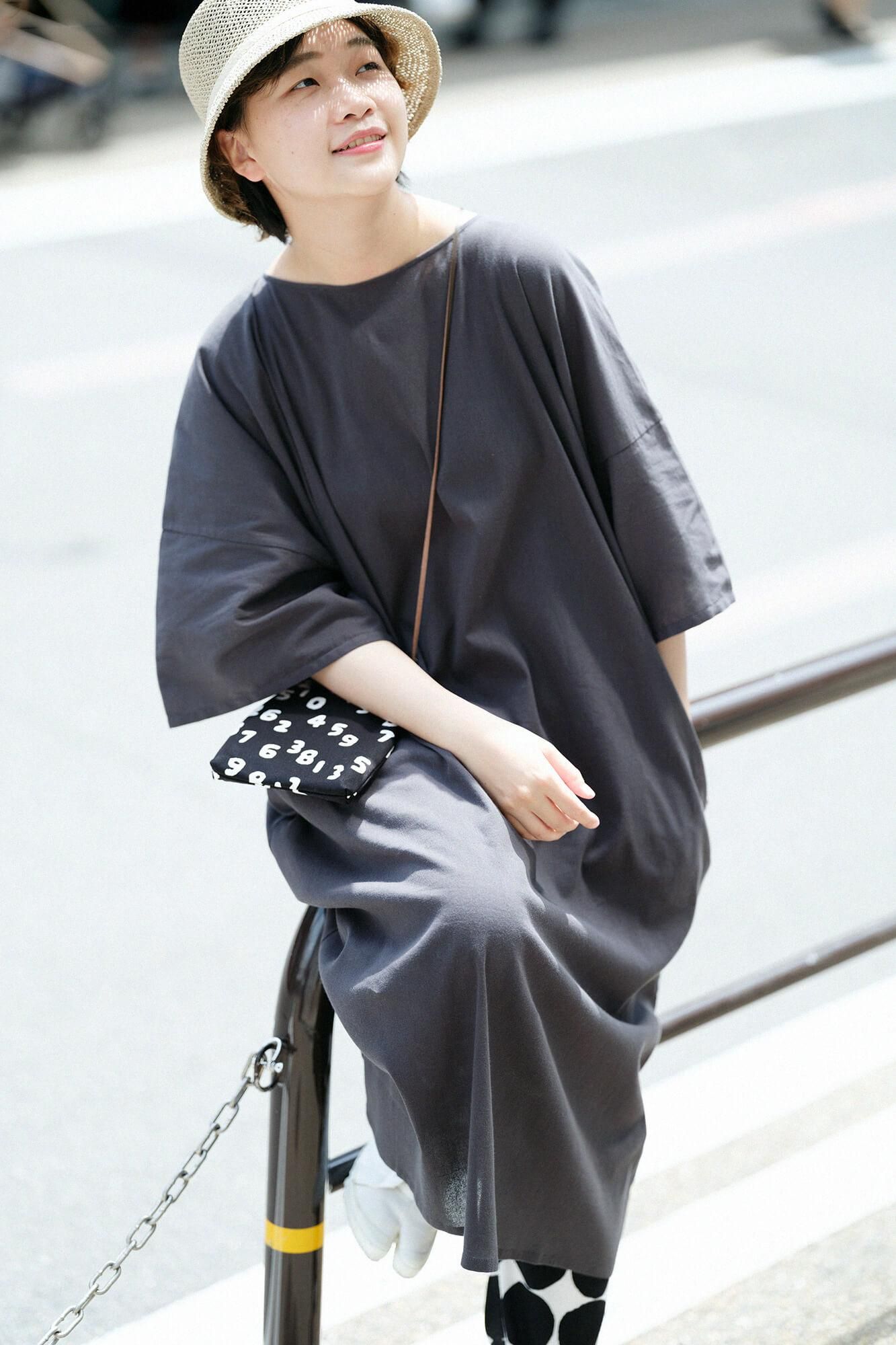 타카시마치지미 40/40 히라소데 보트넥 원피스/짙은 회색