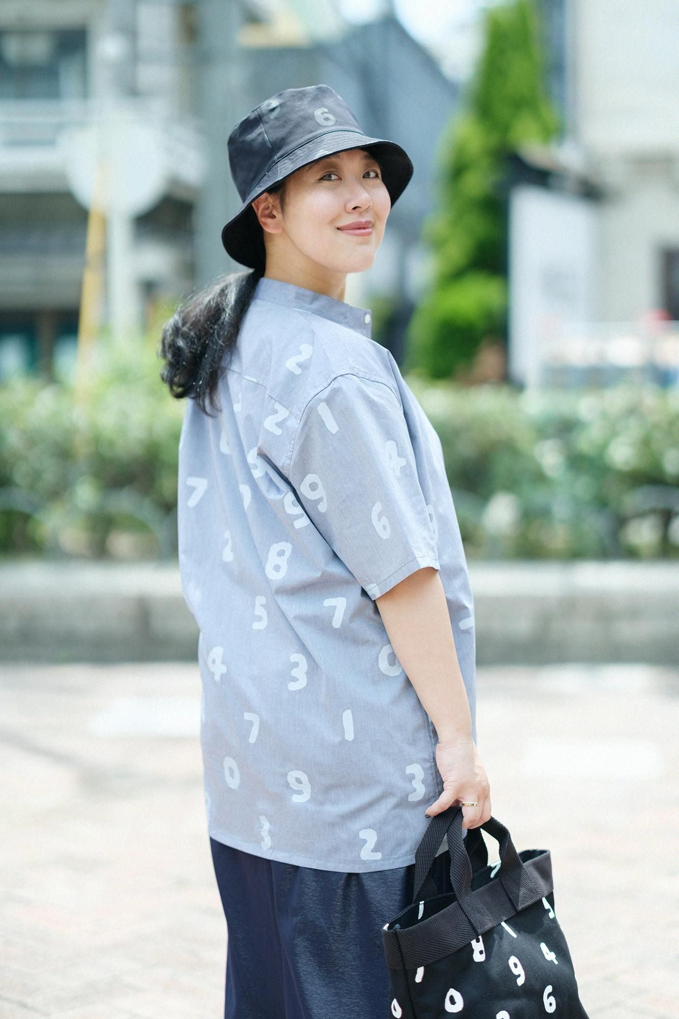 【net限定30%OFF】スタンドカラー半袖シャツ SP/SO-SU-U 紺鼠(こんねず)