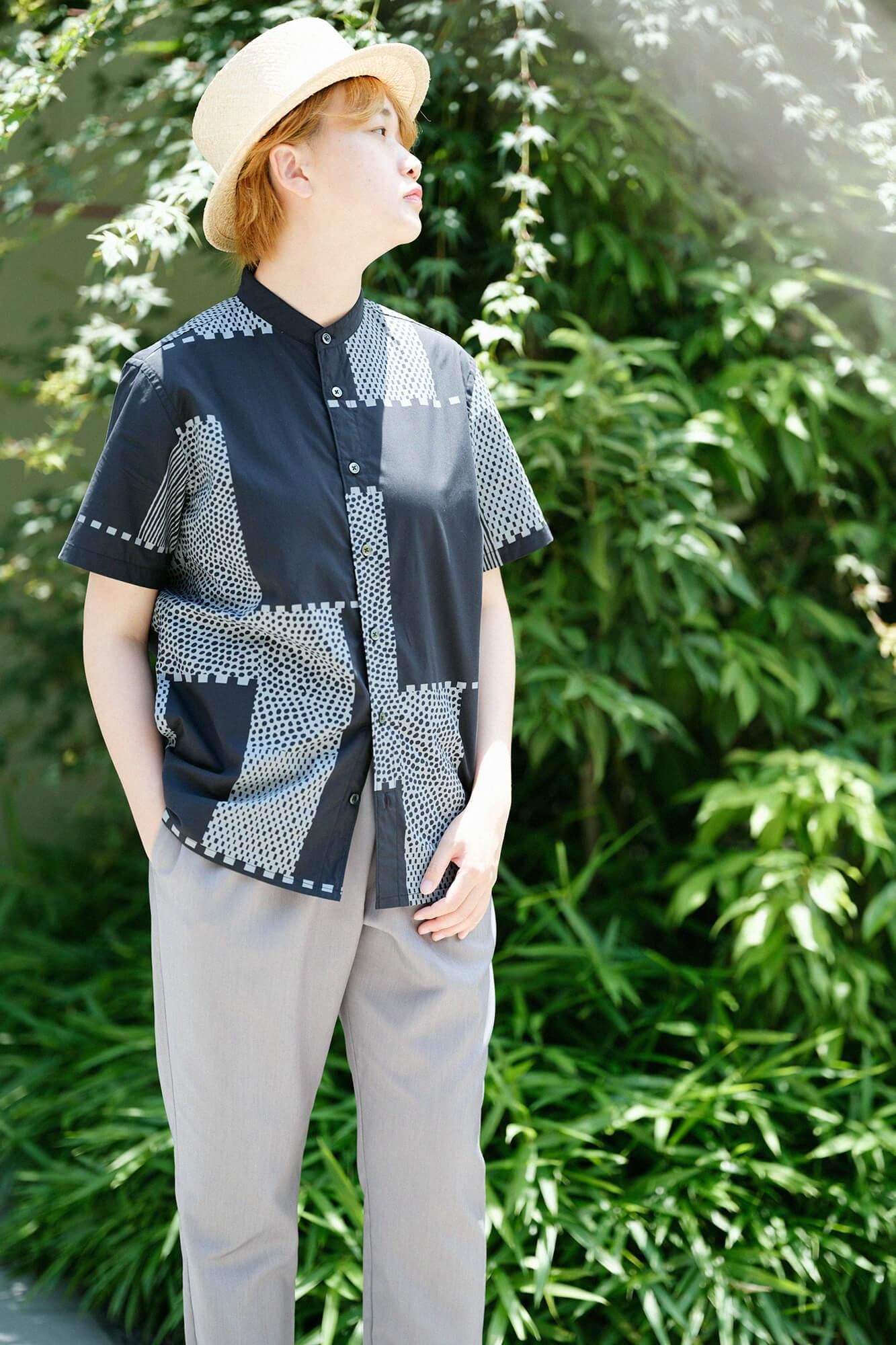 【net限定30%OFF】スタンドカラー半袖シャツ SP/間ぬき(まぬき) 黒紺(くろこん)