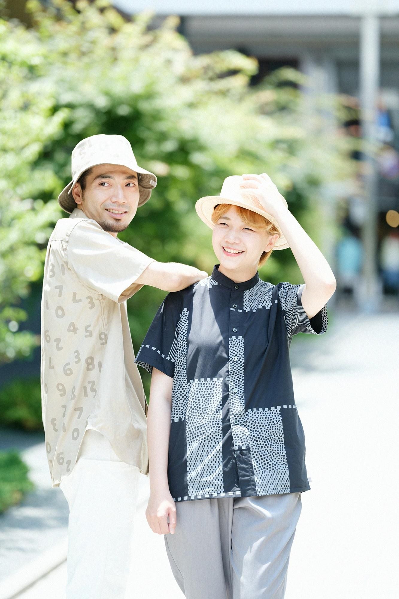 【net限定30%OFF】スタンドカラー半袖シャツ SP/間ぬき(まぬき) 黒紺(くろこん)