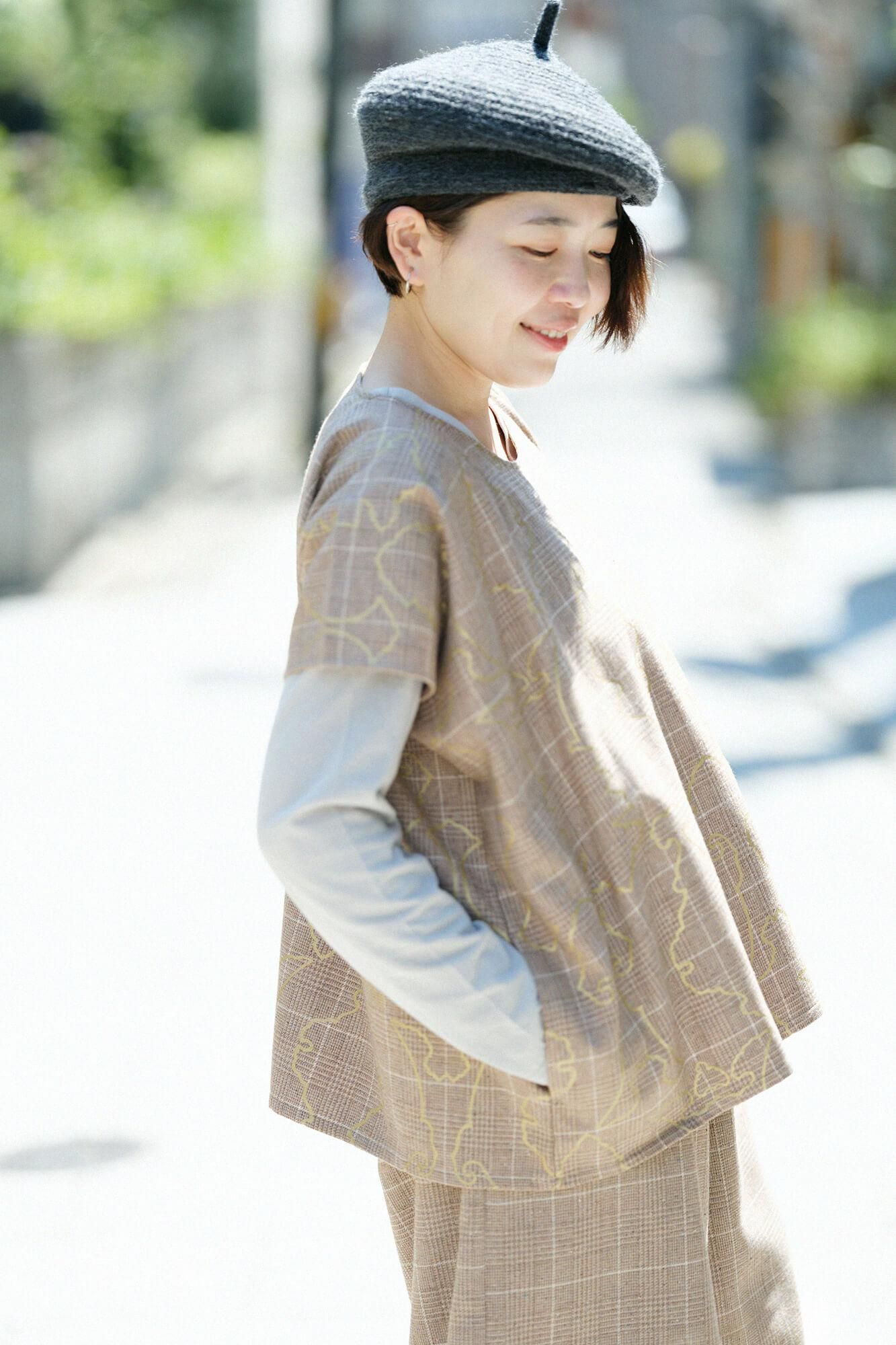 【官網限定】千鳥格紋織方形上衣/裝飾金具柴染色