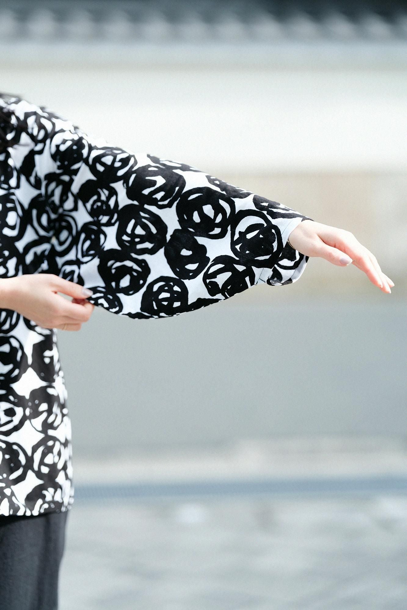 圓弧袖褶領上衣/松果