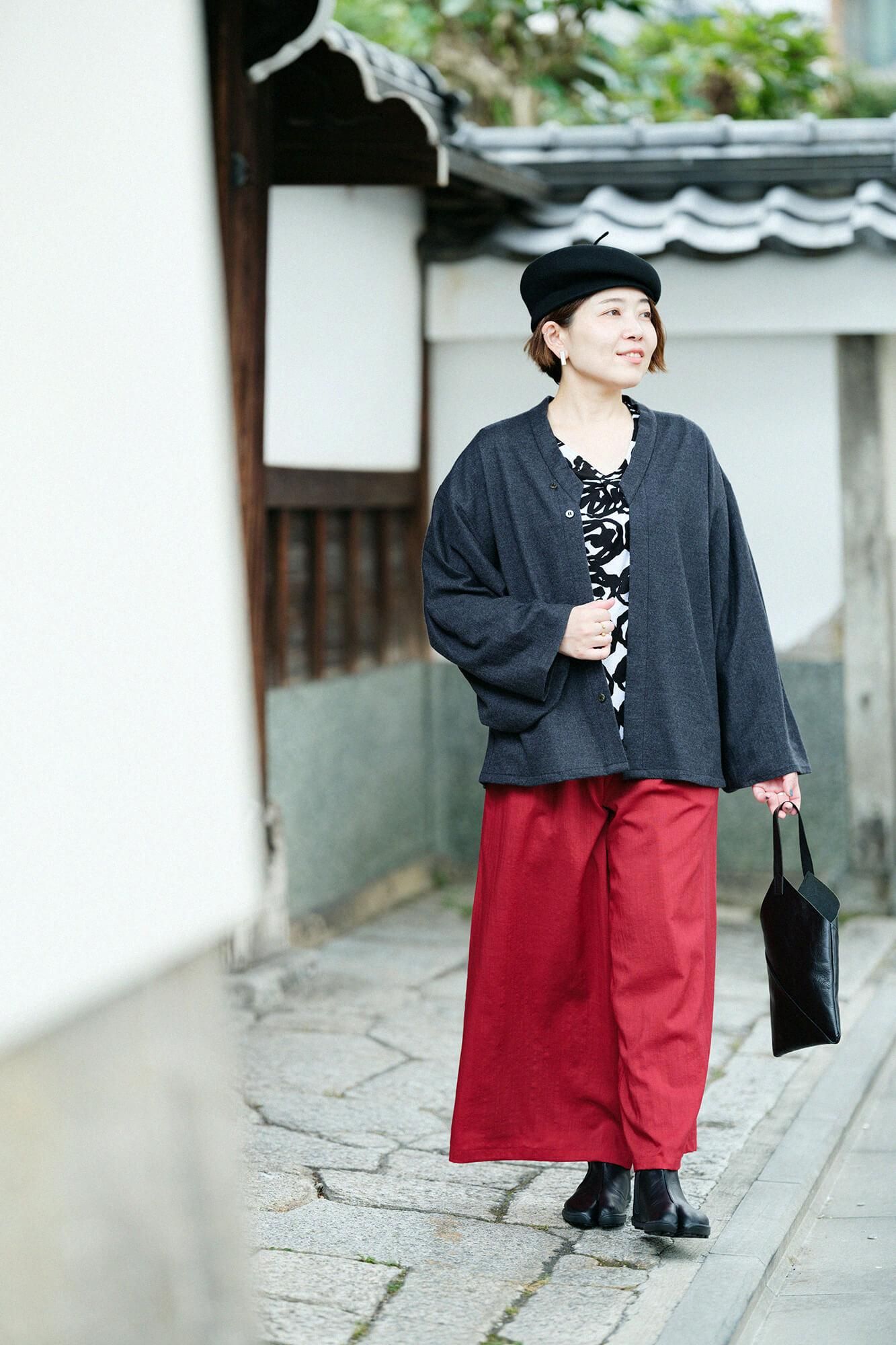 圓弧袖褶領上衣/松果