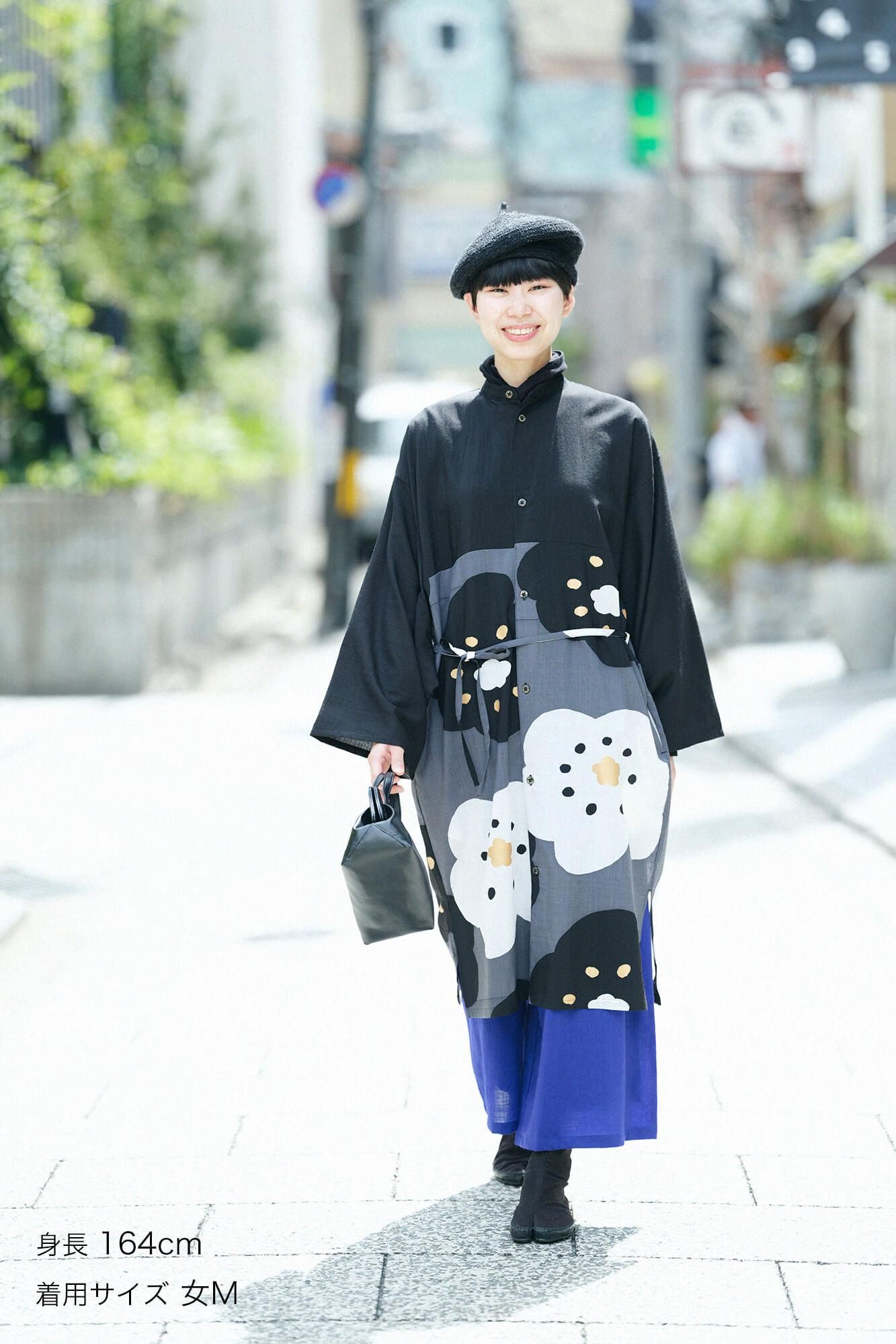 モスリン 薙刀かり衣(なぎなたかりごろも)/濡羽色(ぬればいろ)×ほほえみ 濃灰(こいはい)