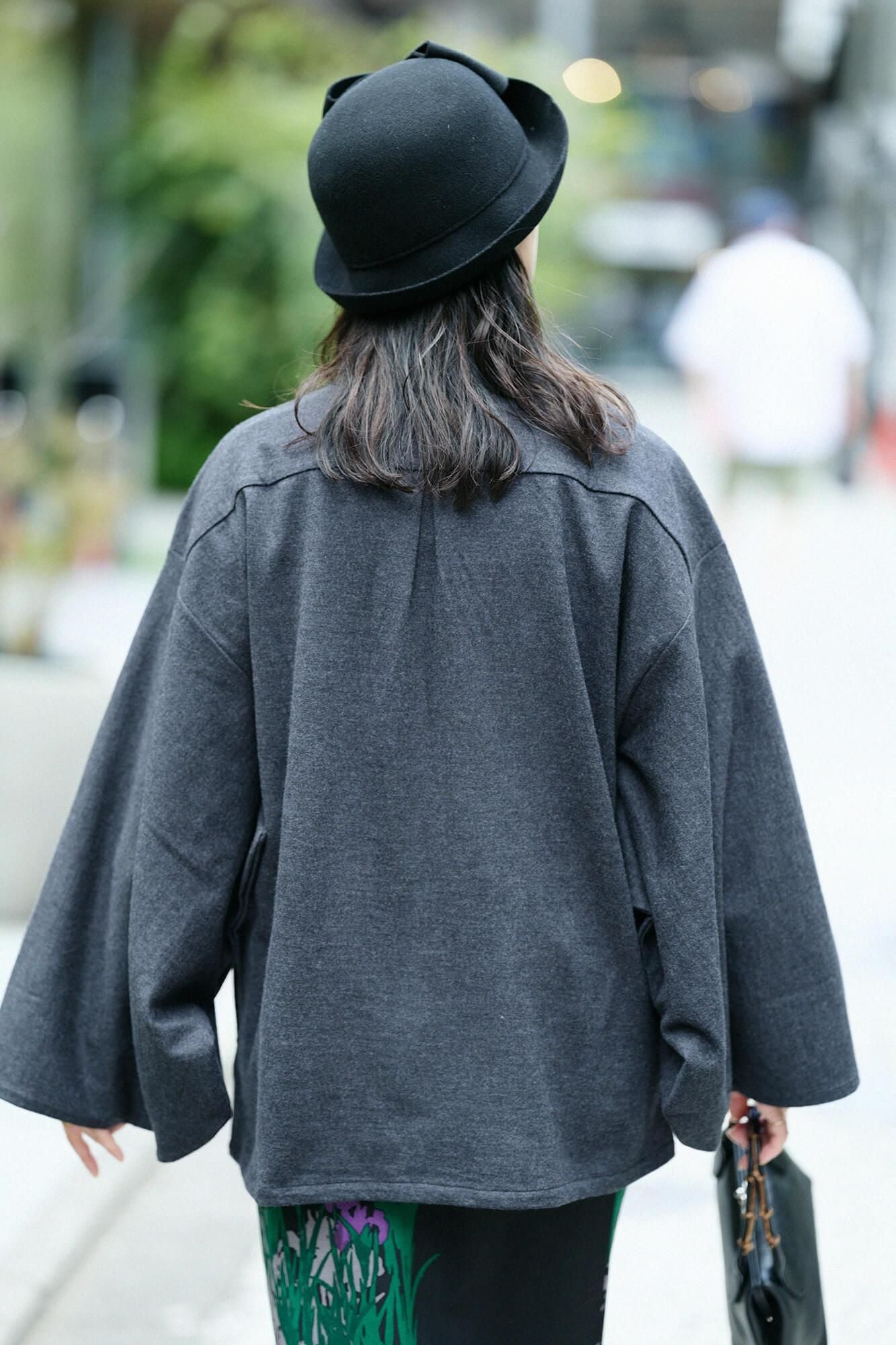 梳毛 針織圓弧袖襯衫 細領 短版/灰墨色