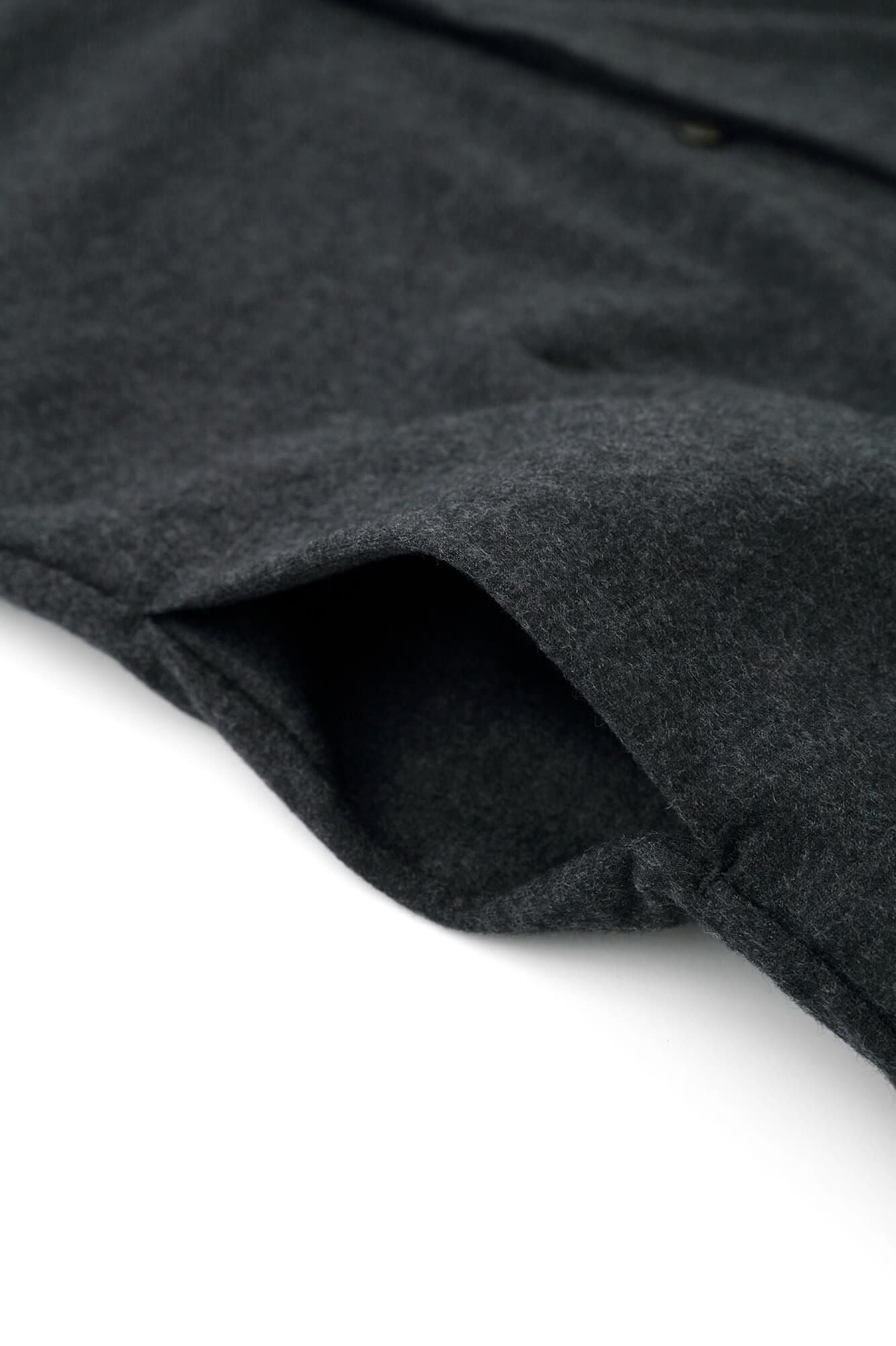 梳毛 針織圓弧袖襯衫 細領 短版/灰墨色