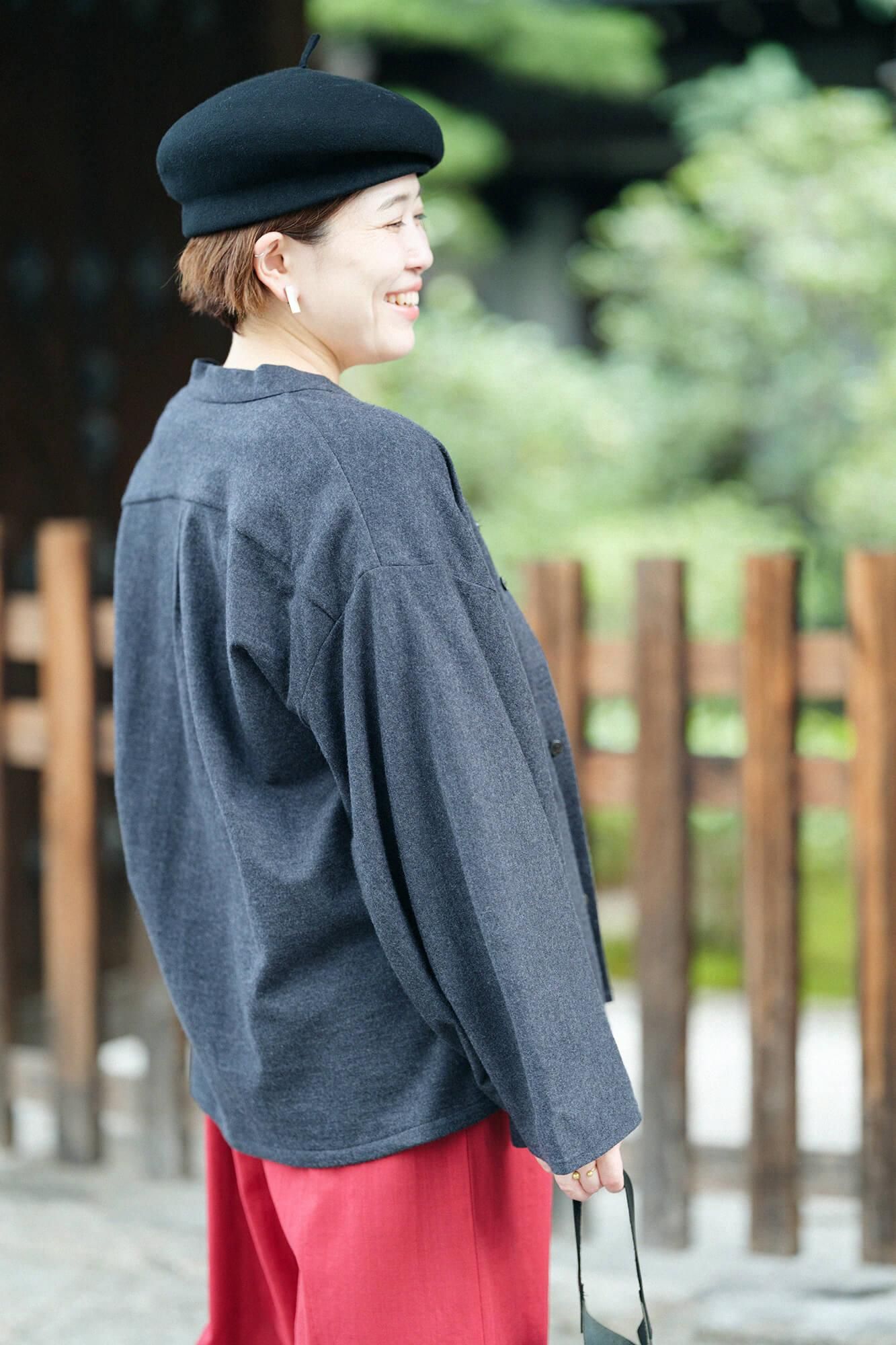 梳毛 針織圓弧袖襯衫 細領 短版/灰墨色