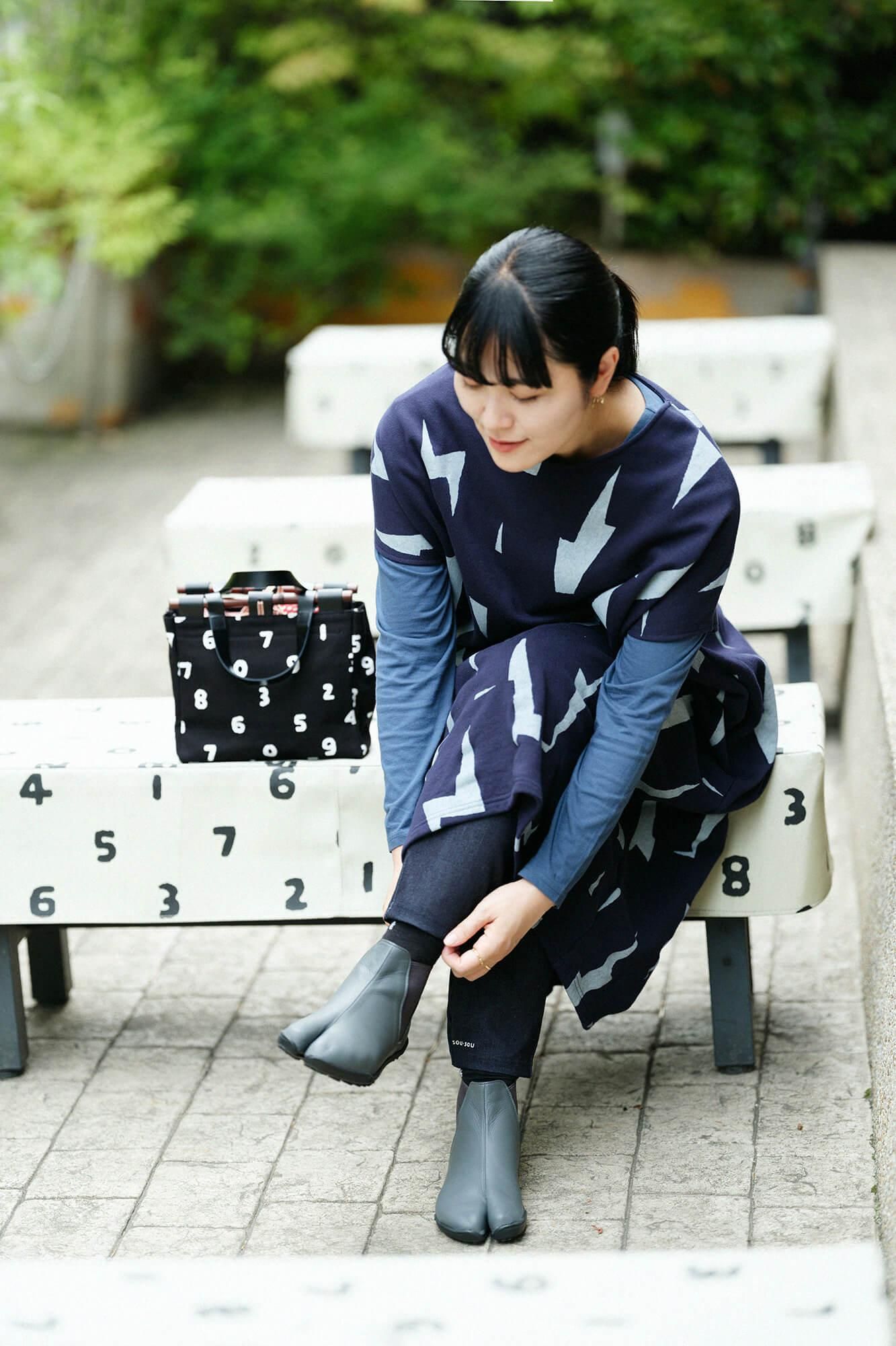 側面鬆緊帶 皮革分趾足袋鞋 平假名鞋底/深灰色